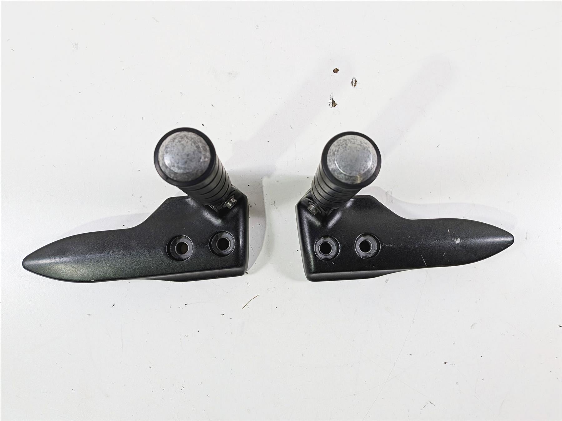 2008 Yamaha XV1900 Roadliner S Rear Passenger Footpeg Set 1D7-27430-00-00 {{ shop.shopifyCountryName }} - Mototech271