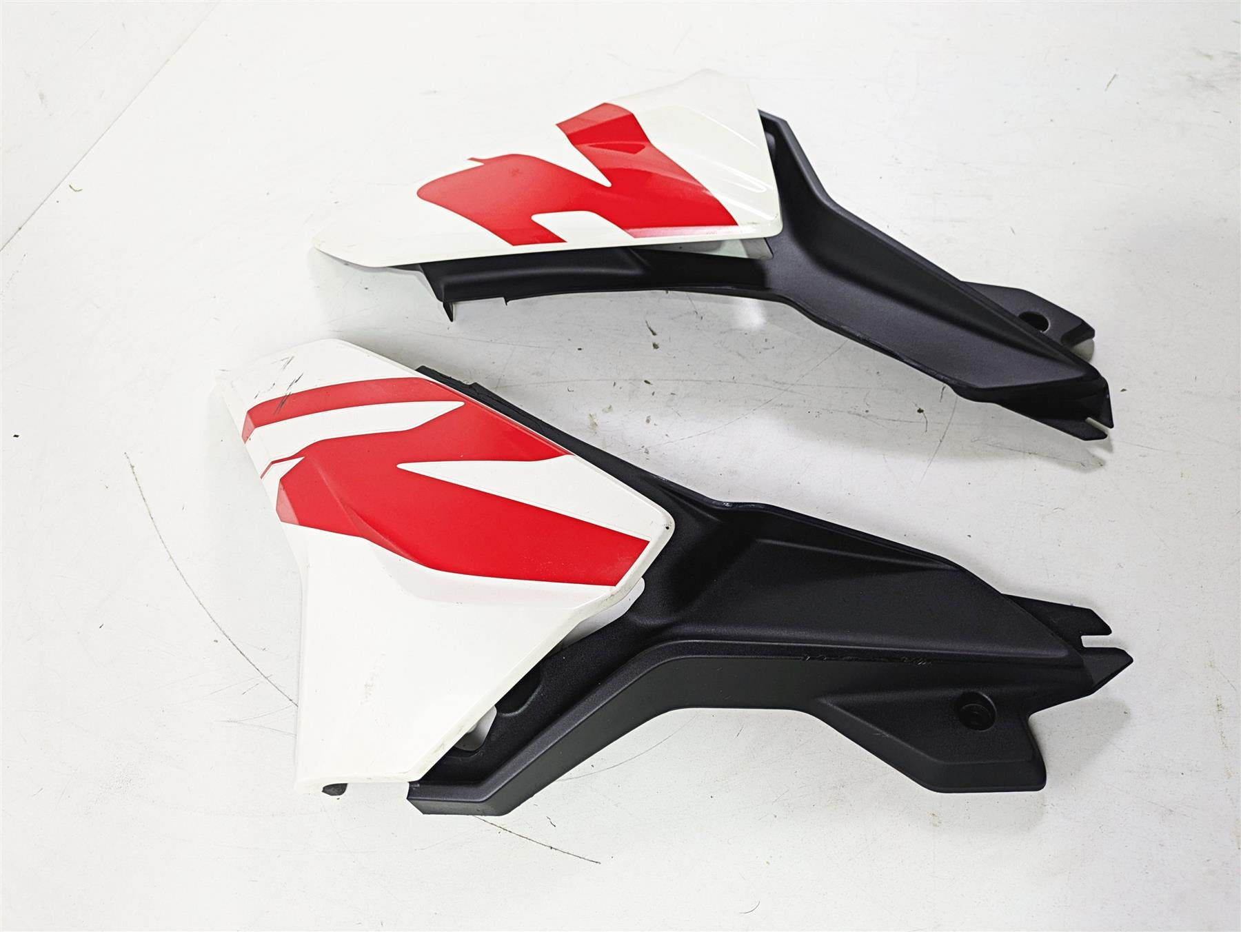 2023 BMW G310R K03 Radiator Grille Side Cover Fairings 46639480258 46639480257 {{ shop.shopifyCountryName }} - Mototech271