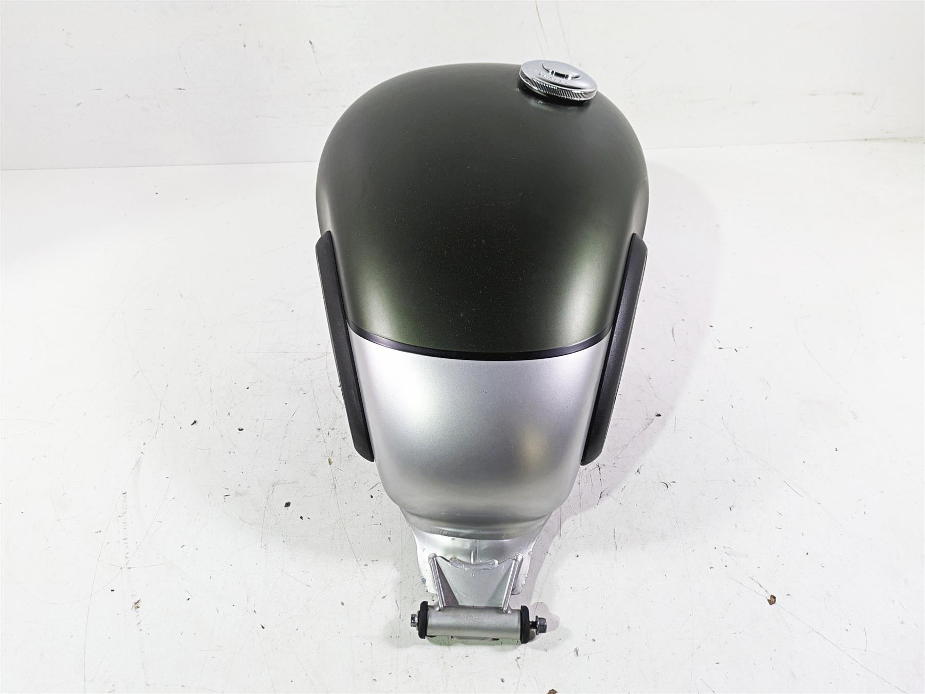 2020 Triumph Street Scrambler 900 Fuel Gas Petrol Tank -Dents T2403301 T2403305 {{ shop.shopifyCountryName }} - Mototech271