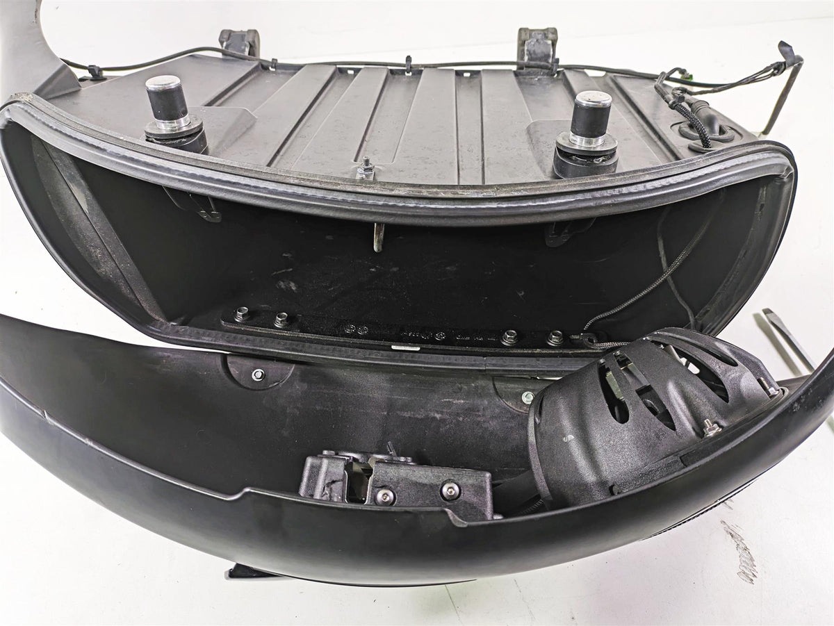 2018 Indian Chieftain Dark Horse Right Saddlebag Saddle Bag & Speaker 5451494 {{ shop.shopifyCountryName }} - Mototech271