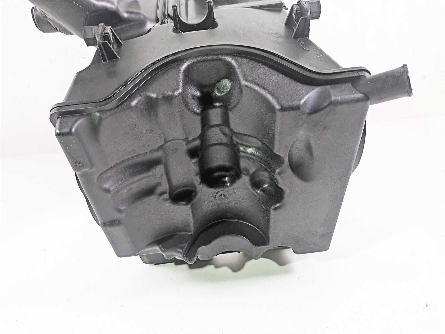 2010 BMW R1200GS K25 Air Box + Tubes & Front Air Ram 13717720354 {{ shop.shopifyCountryName }} - Mototech271