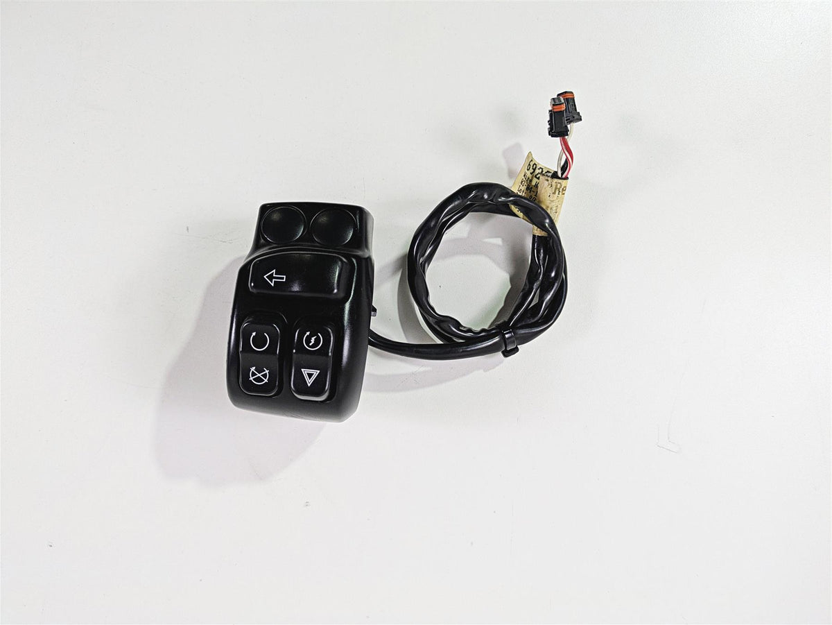 2016 Harley Touring FLHR Road King Right Hand Control Switch 71500127C {{ shop.shopifyCountryName }} - Mototech271