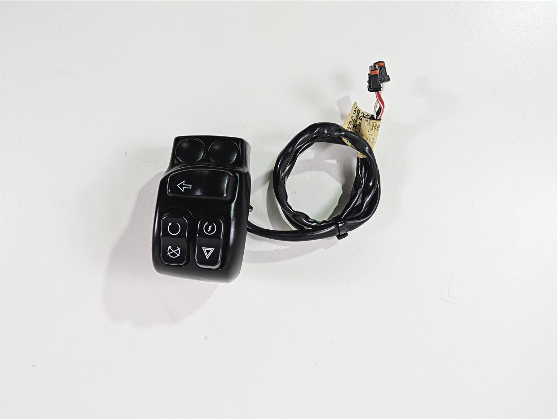 2016 Harley Touring FLHR Road King Right Hand Control Switch 71500127C {{ shop.shopifyCountryName }} - Mototech271