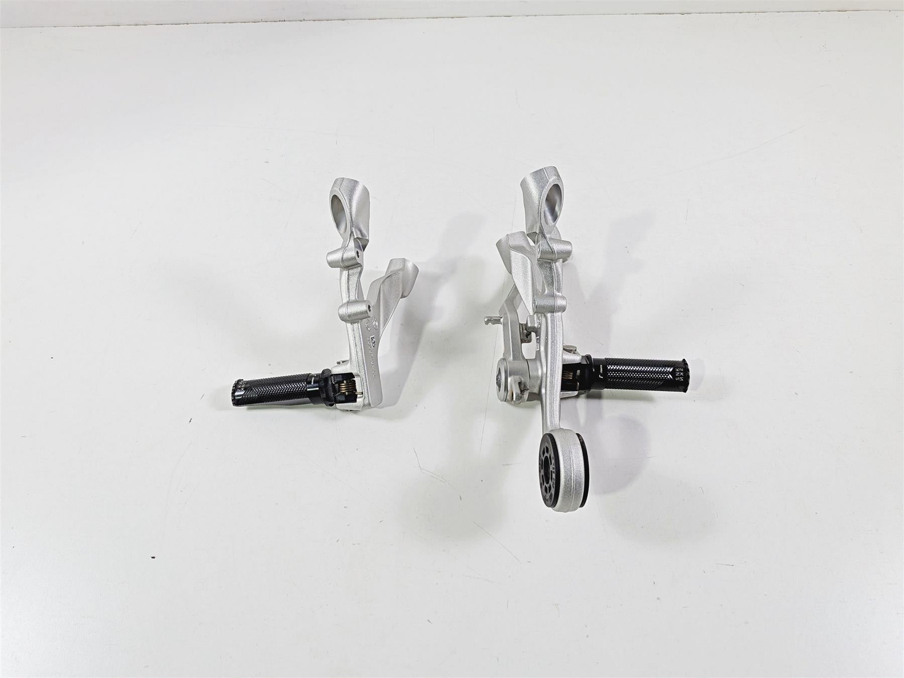 2022 BMW S1000RR K67 Left Right Rizoma Foot Peg Set & Mounts 46718568715-Mototech271
