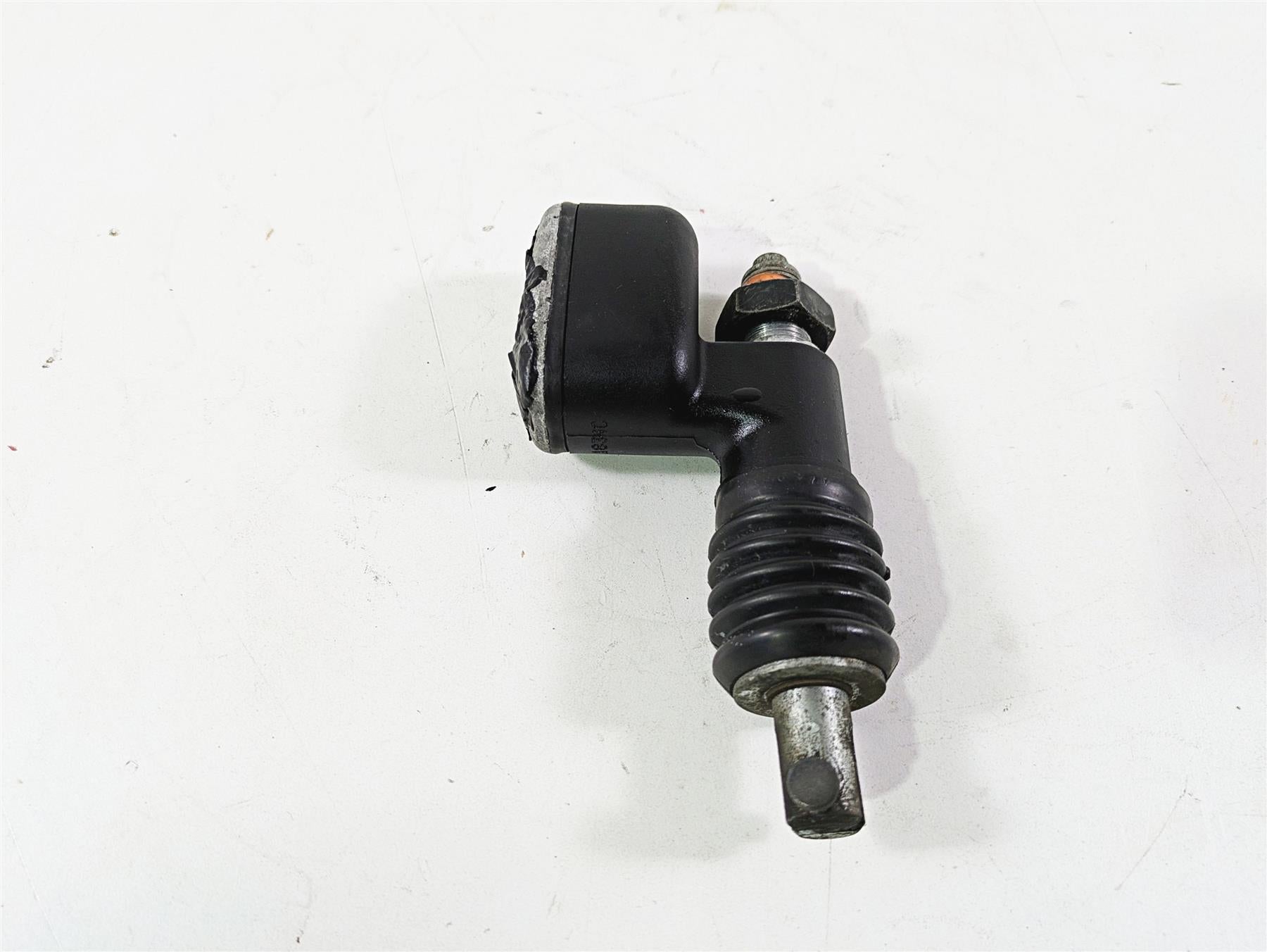 2008 Harley FLSTSB Cross Bones Rear Brake Master Cylinder - Read 41767-05E {{ shop.shopifyCountryName }} - Mototech271