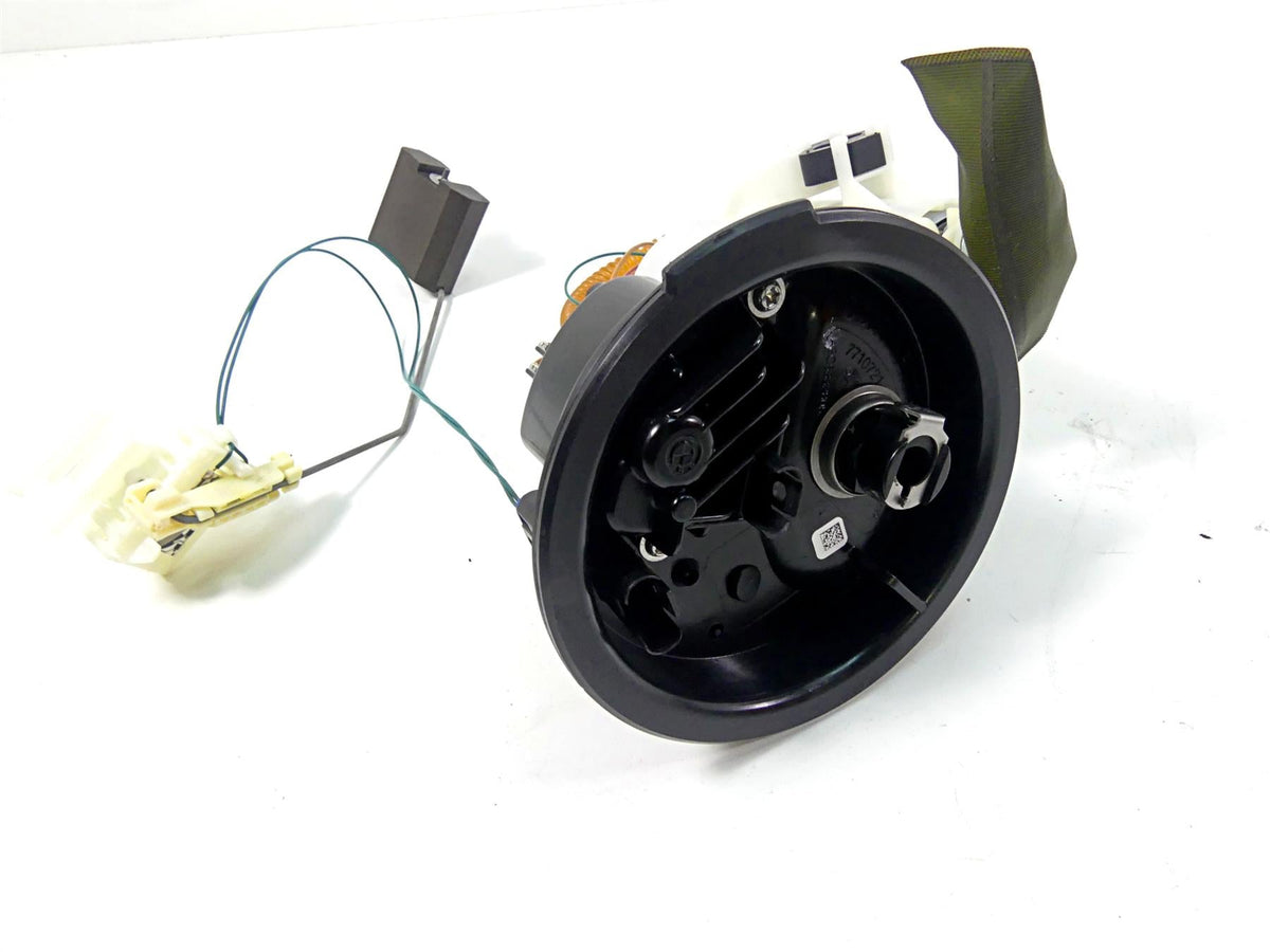 2013 BMW S1000RR K46 Fuel Gas Petrol Pump + Level Sender 16147718349 7710721 {{ shop.shopifyCountryName }} - Mototech271