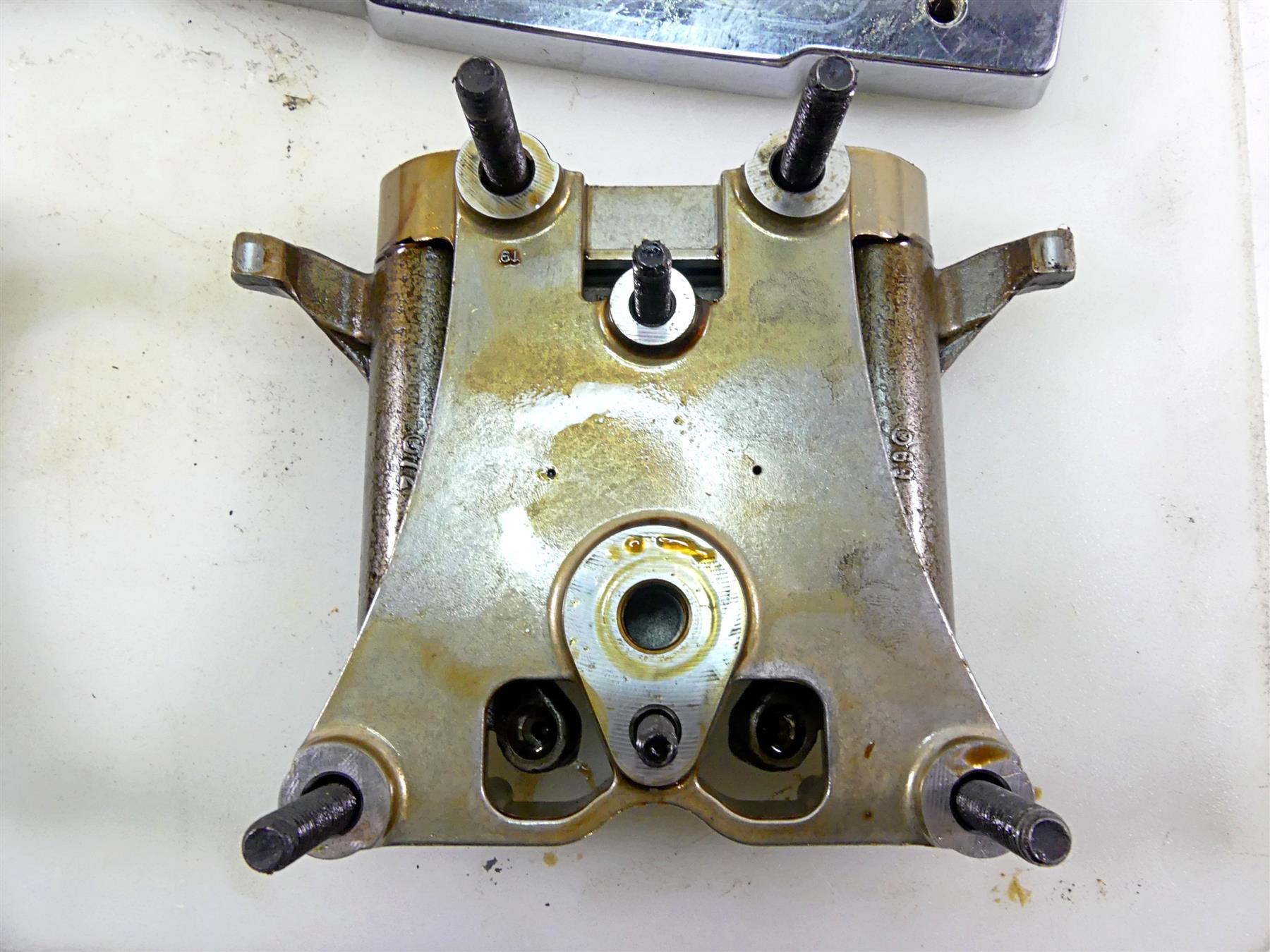 2007 Harley Touring FLHRC Road King Valve Cover Rocker Arms Set 17571-99 {{ shop.shopifyCountryName }} - Mototech271
