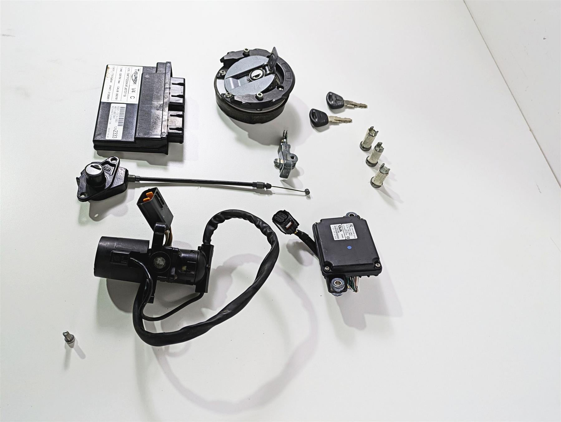 2015 Triumph Tiger Explorer XC Ignition Switch Key Immobilizer Cdi Set T2507788 {{ shop.shopifyCountryName }} - Mototech271
