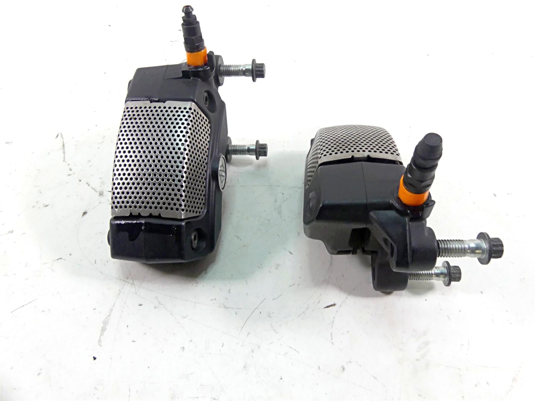 2010 Harley Touring FLHRC Road King Front Brake Caliper Set 43027-08 44023-08 {{ shop.shopifyCountryName }} - Mototech271