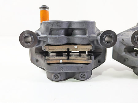 2025 Yamaha YZF R7 Front Brake Caliper & Pad Set 1RC-2580T-00-00 1RC-2580U-00-00 {{ shop.shopifyCountryName }} - Mototech271