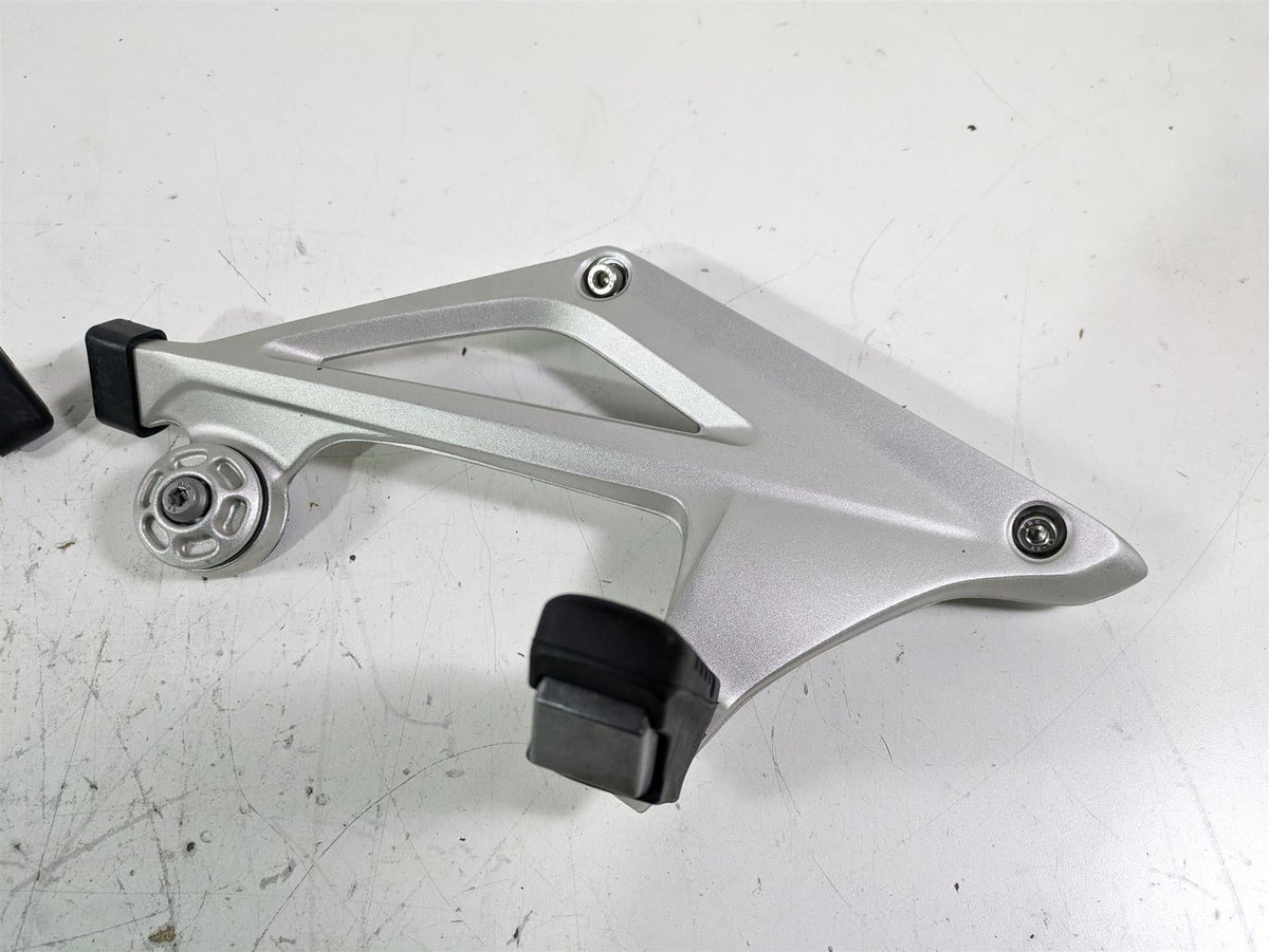 2022 BMW R1250 RT K052 Rear Passenger Foot Peg Rest Set 46718534789 46718534790 {{ shop.shopifyCountryName }} - Mototech271