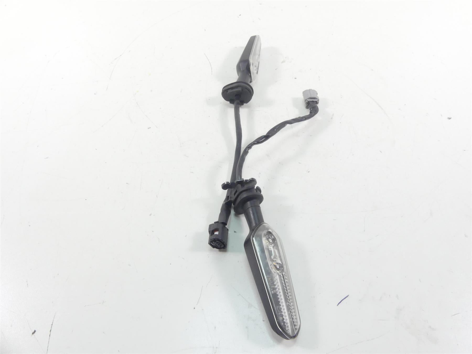 2022 Yamaha MT09 FZ09 Front Turn Signal Blinker Set B7N-83310-10-00 {{ shop.shopifyCountryName }} - Mototech271