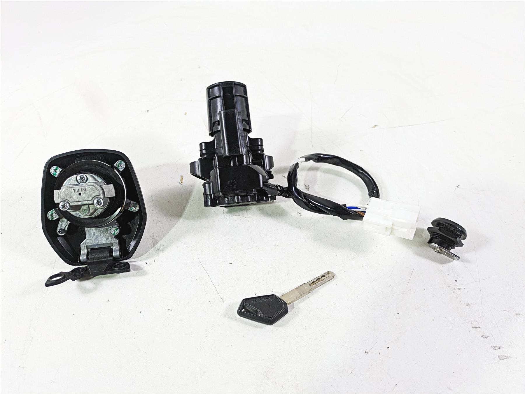 2023 Kawasaki KLR KL 650 Adventure Ignition Switch Key Lock Set 27005-5190 {{ shop.shopifyCountryName }} - Mototech271