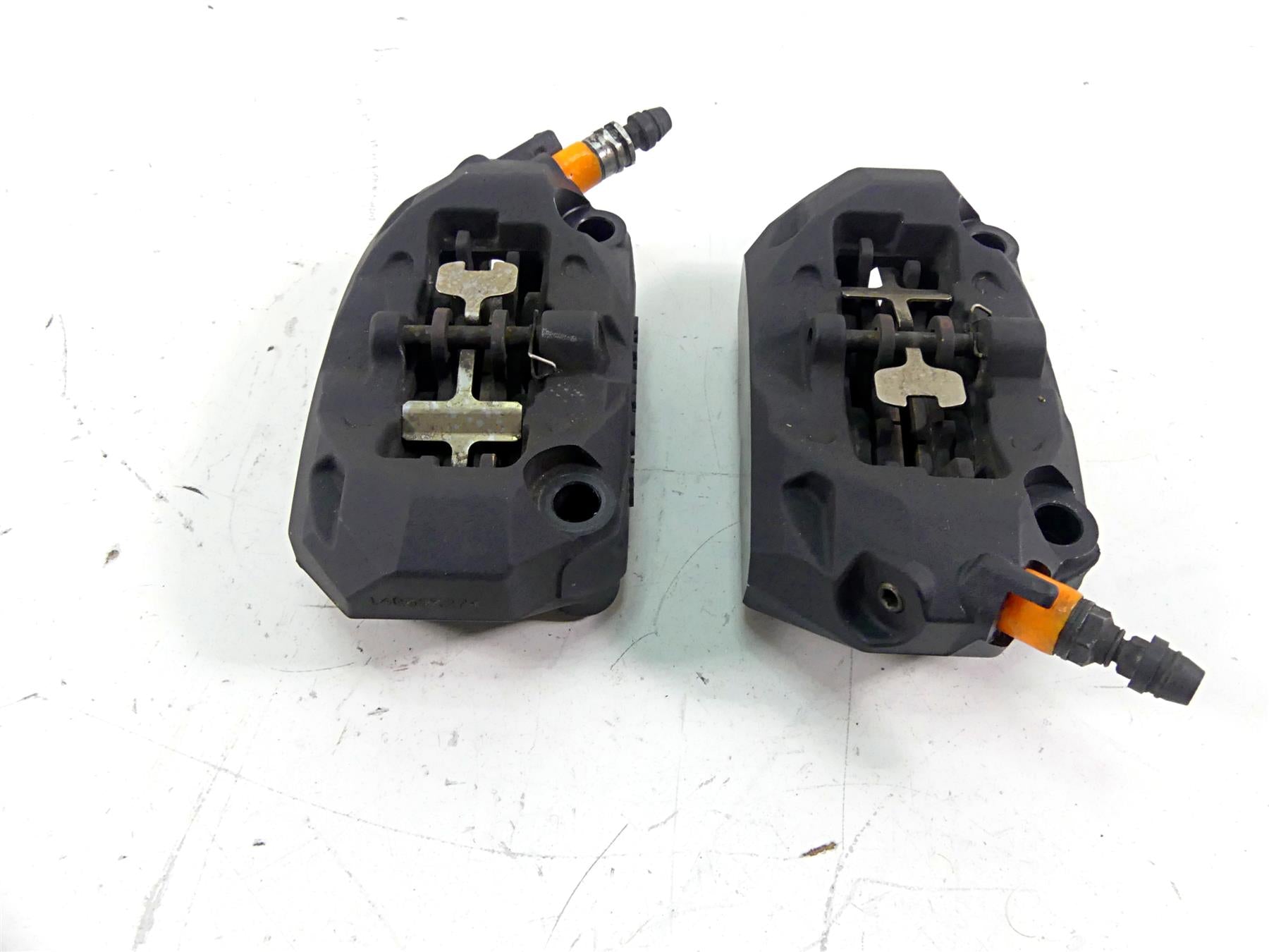 2015 BMW R1200GS GSW K50 Front Brembo Brake Caliper 100mm Set 34118556205 {{ shop.shopifyCountryName }} - Mototech271