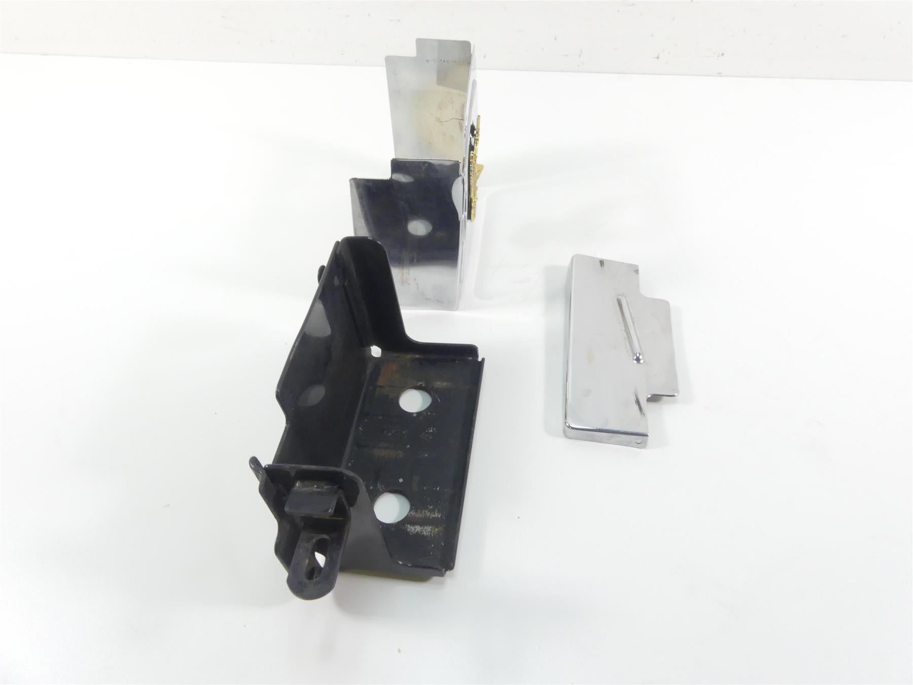 1999 Harley Dyna FXDL Low Rider Battery Tray Holder & Chrome Cover 66375-97 {{ shop.shopifyCountryName }} - Mototech271