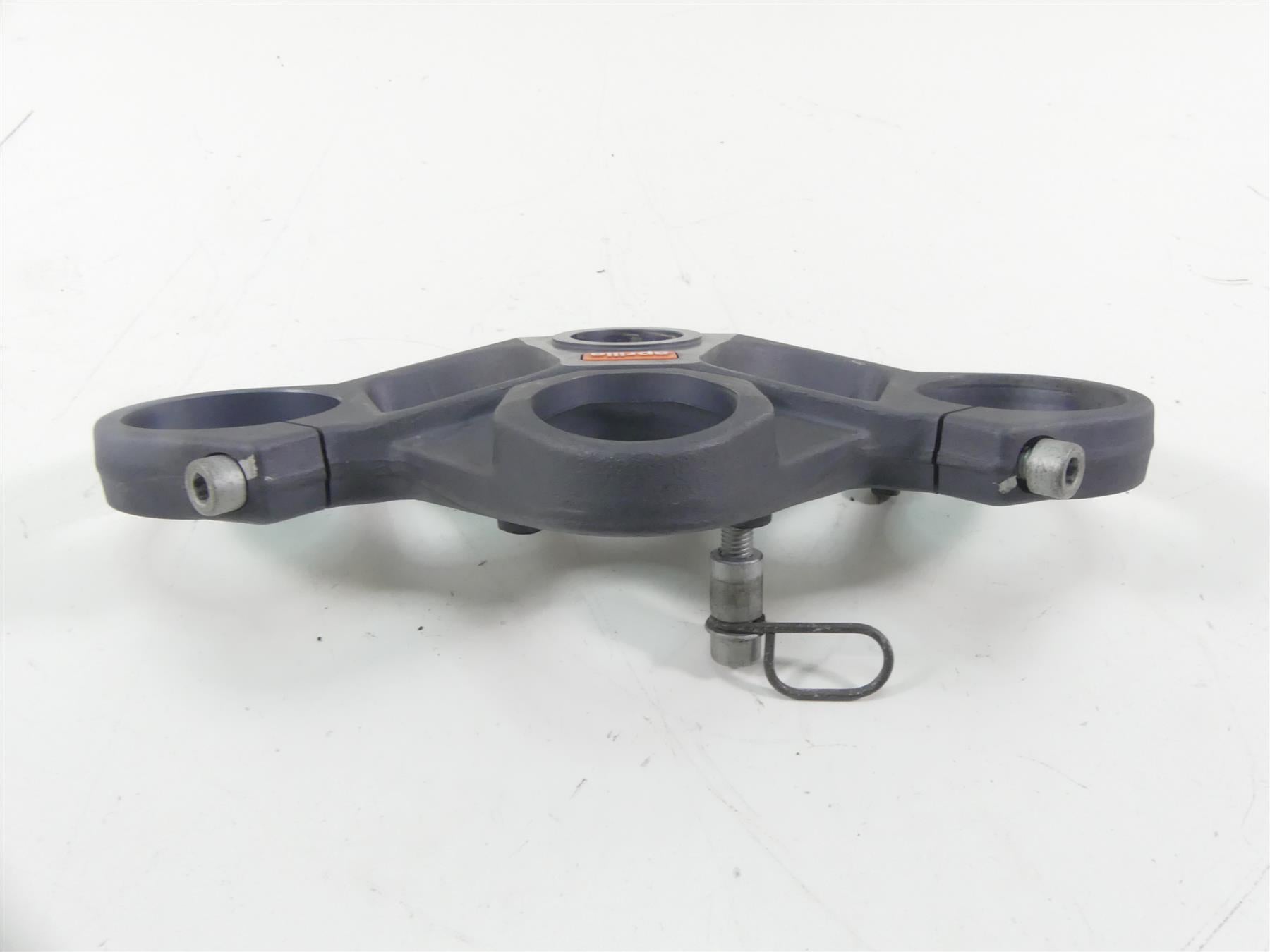 2004 Aprilia RSV 2 1000R Mille Upper Triple Tree AP8163121 {{ shop.shopifyCountryName }} - Mototech271