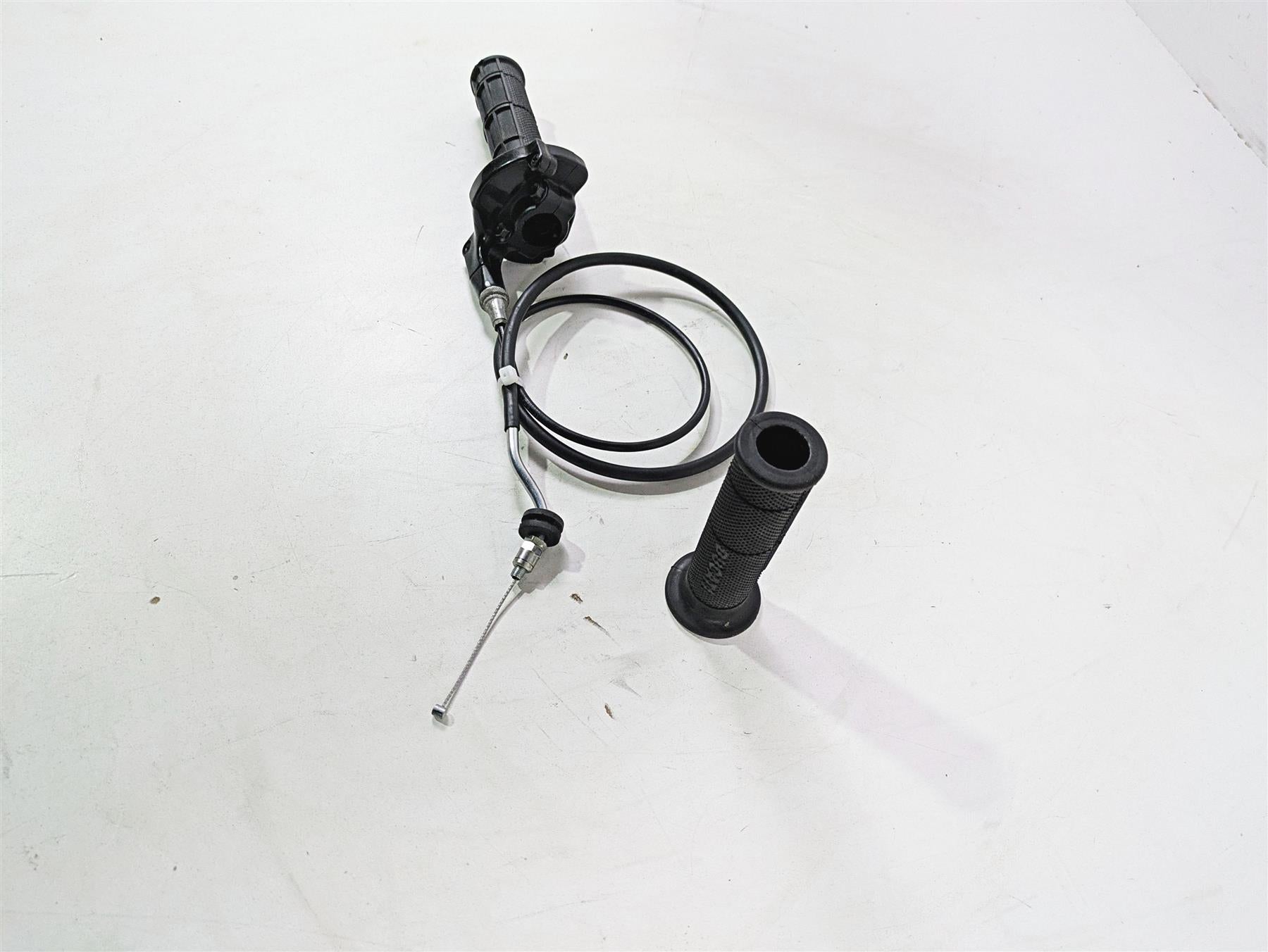 2022 Ducati Scrambler Desert Sled Throttle Control + Grip & Cable Set 65420521A {{ shop.shopifyCountryName }} - Mototech271