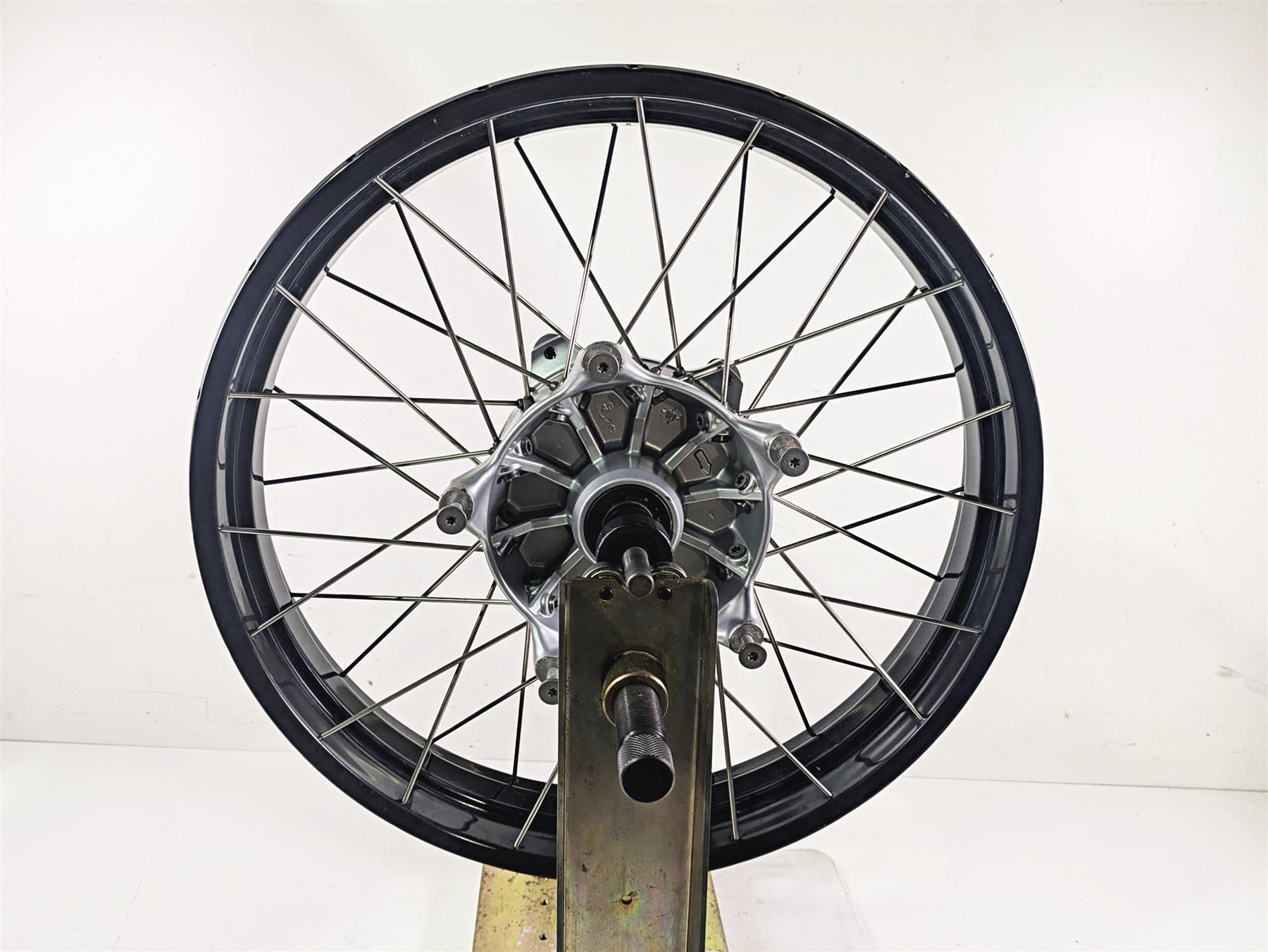 2010 BMW R1200GS K25 Front Wheel Rim 19x2.5 Spoke Black -Read 36318553003 {{ shop.shopifyCountryName }} - Mototech271
