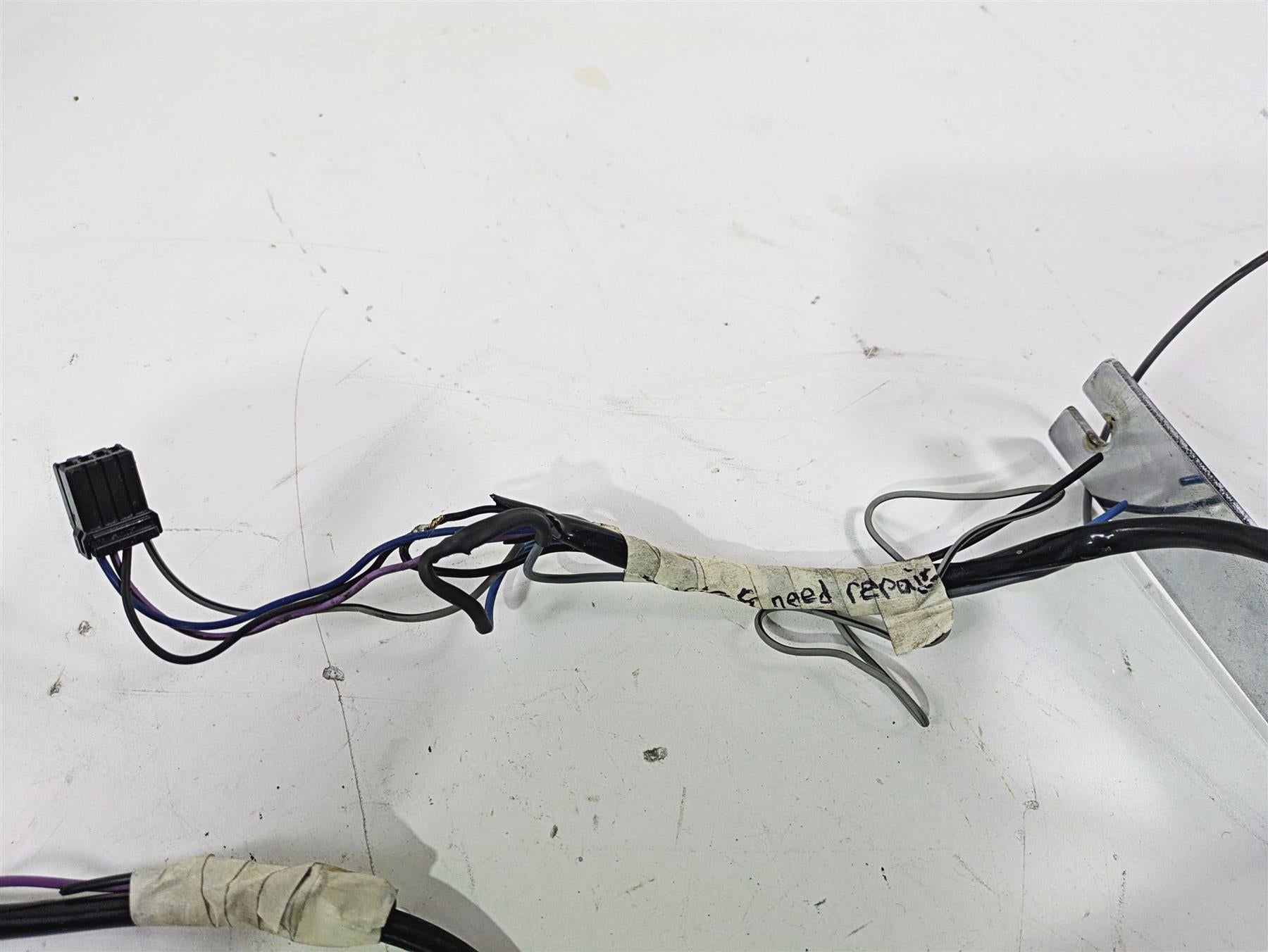 2008 Harley Touring FLHTP Electra Glide Front Blinker Spot Light Bar 68712-94A {{ shop.shopifyCountryName }} - Mototech271