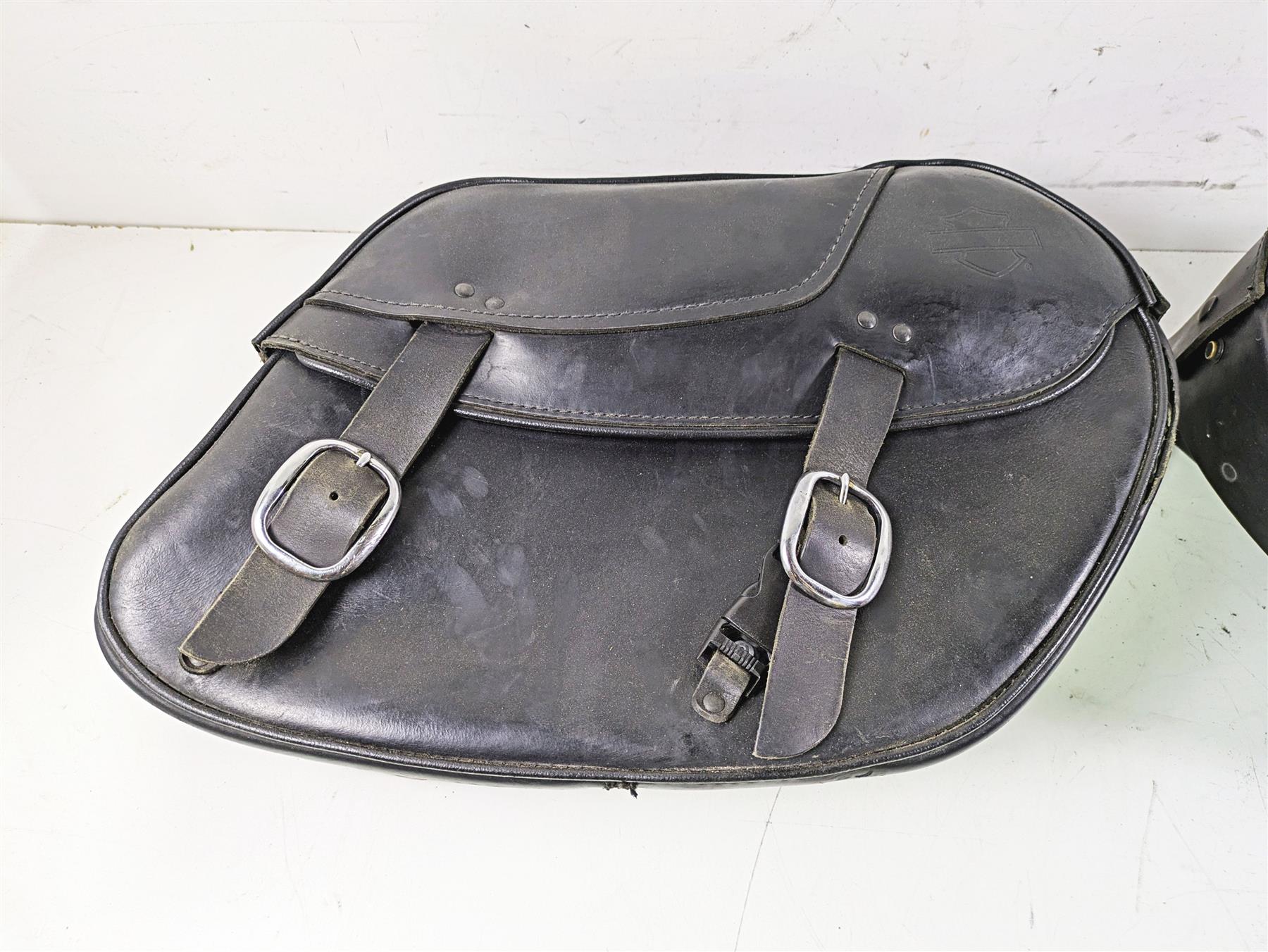 2002 Harley Dyna FXDL Low Rider Saddlebag Saddle Bag Set - Read 9036906D {{ shop.shopifyCountryName }} - Mototech271