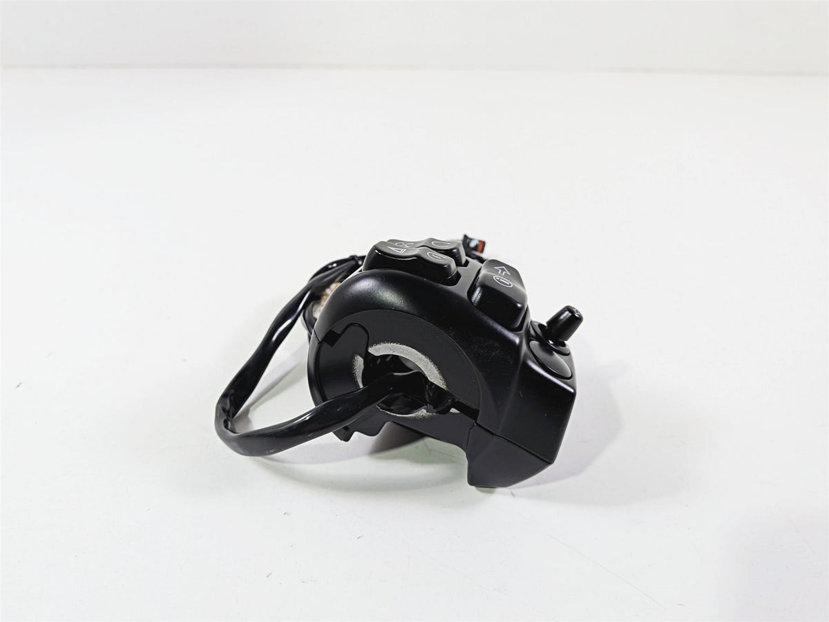 2018 Harley Touring FLHTCU Electra Glide Right Hand Control Switch 69200631-Mototech271