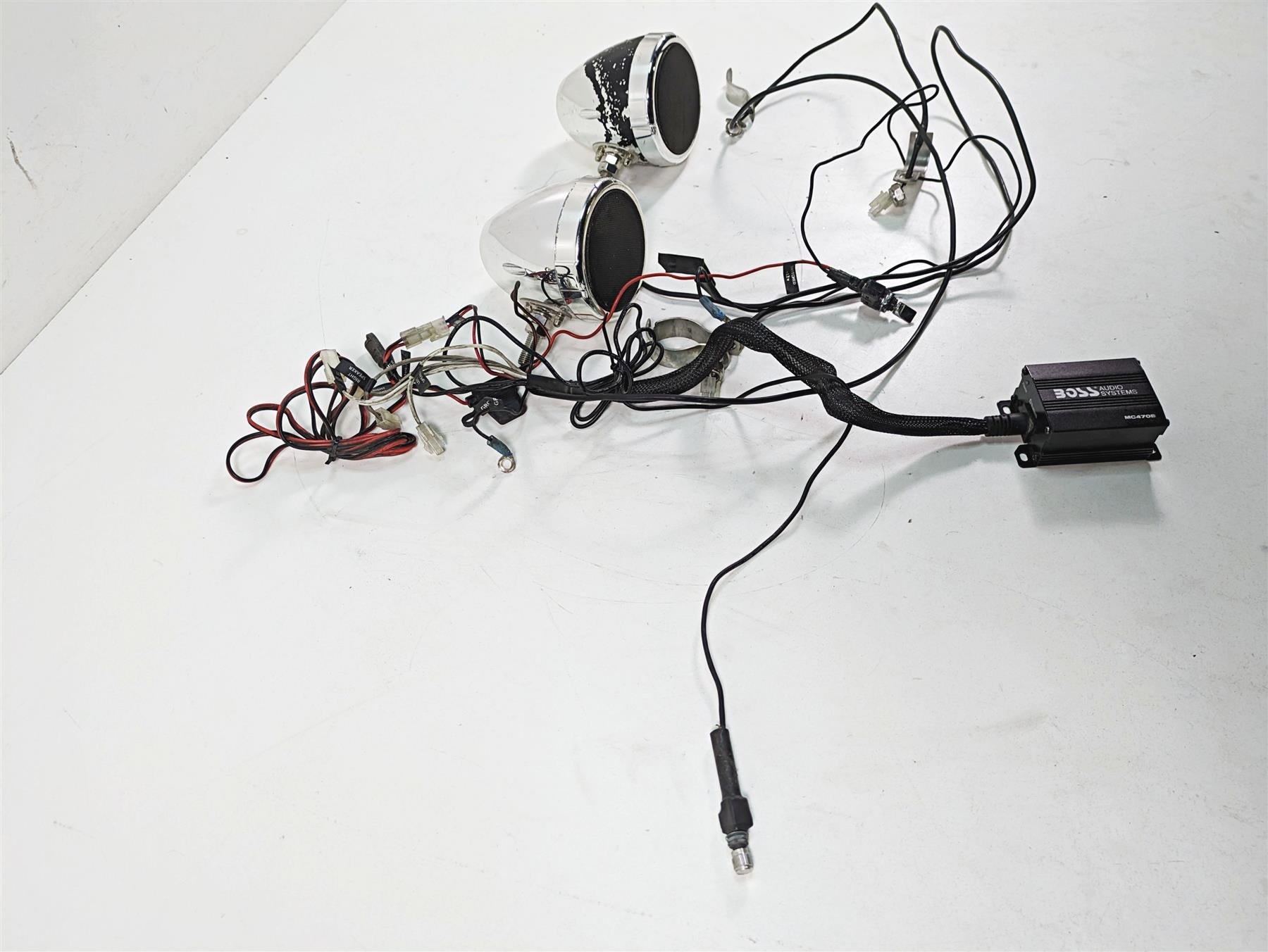 2012 Harley FLD Dyna Switchback Boss Audio Systems Bluetooth Speaker Set MC470B {{ shop.shopifyCountryName }} - Mototech271