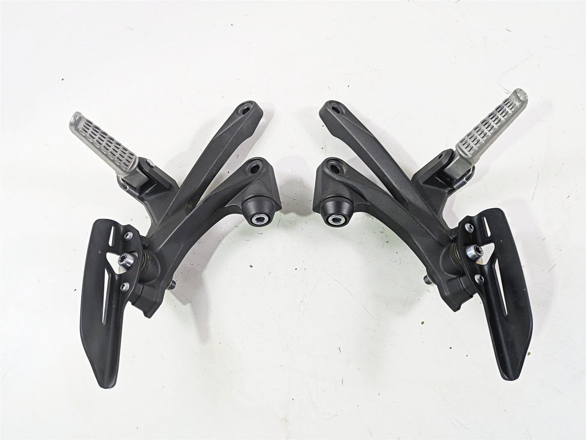 2023 Kawasaki ZX1400 ZX14R Ninja Rear Passenger Foot Peg Set 35063-0782-18R {{ shop.shopifyCountryName }} - Mototech271