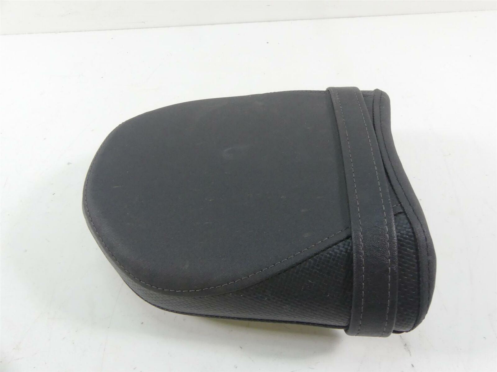 2020 Yamaha VMX17 1700 Rear Passenger Pillion Saddle Seat - Nice 2S3-24750-11-00 {{ shop.shopifyCountryName }} - Mototech271