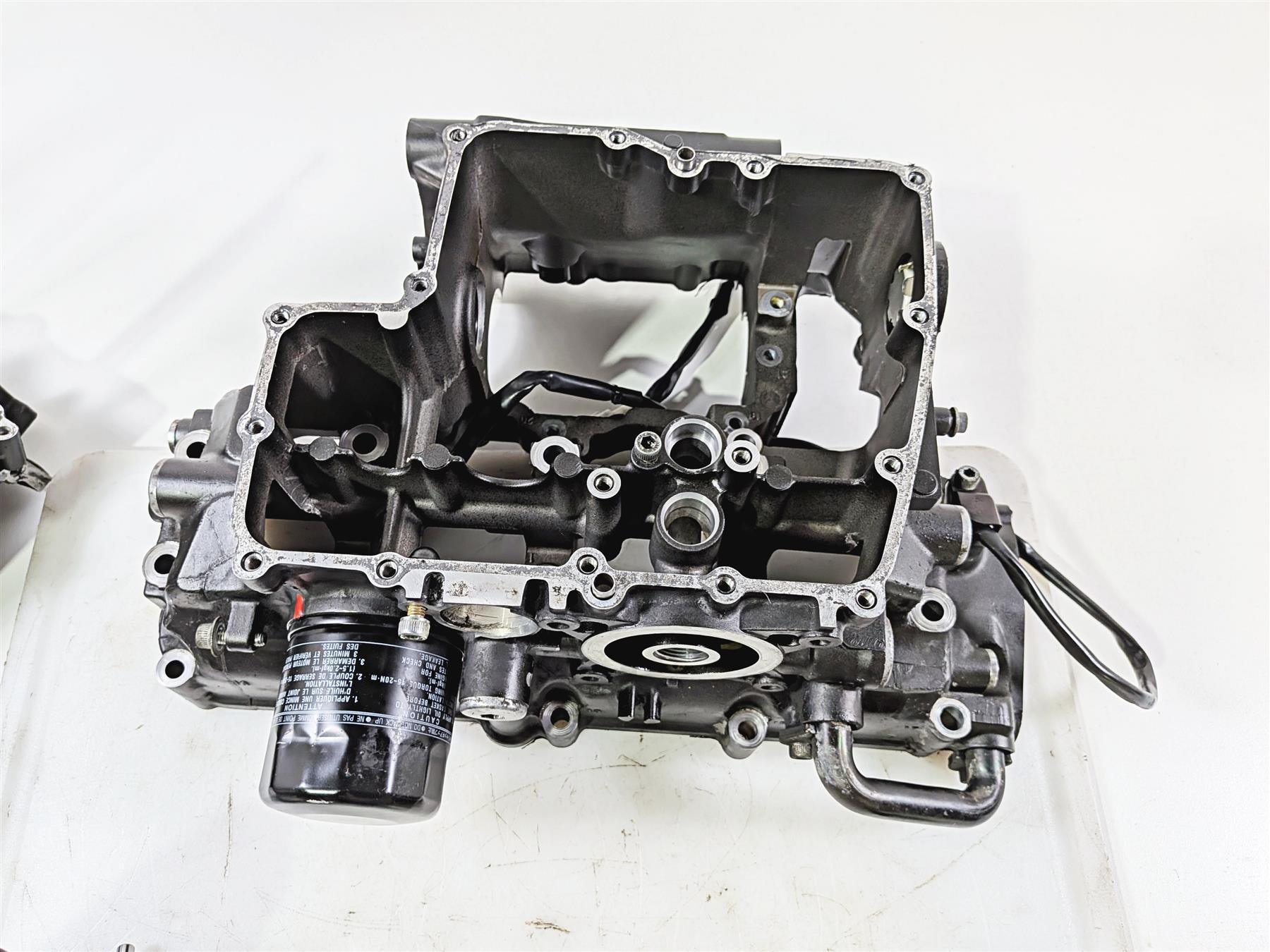 2008 Yamaha YZF R1 RN19 Engine Crank Case Set N516E 4C8-15100-00-00 4C8-15100-19 {{ shop.shopifyCountryName }} - Mototech271
