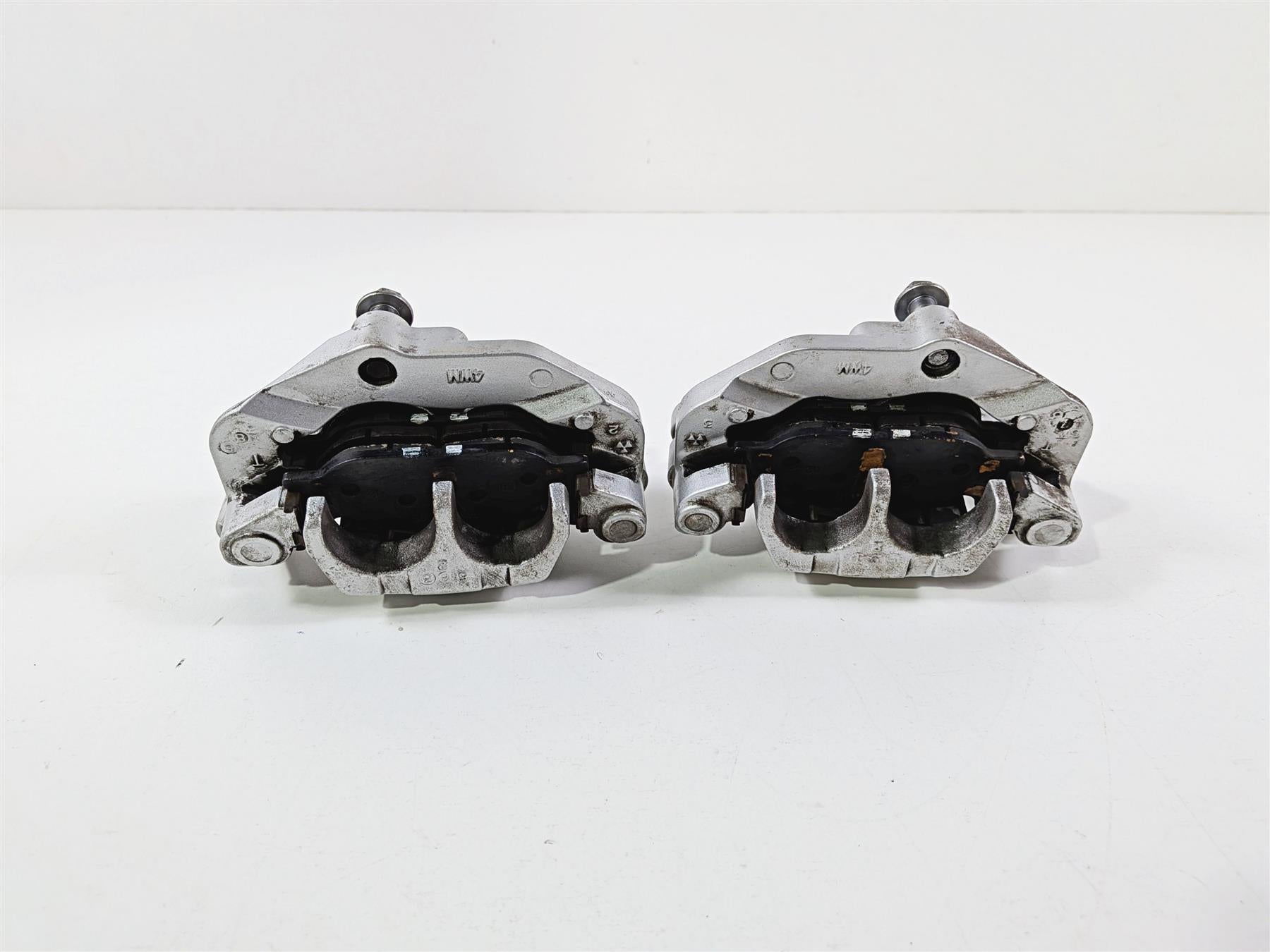 2006 Yamaha XVZ1300 Royal Star Front Brake Calipers 4WM-2580T-01 4WM-2580U-01 {{ shop.shopifyCountryName }} - Mototech271