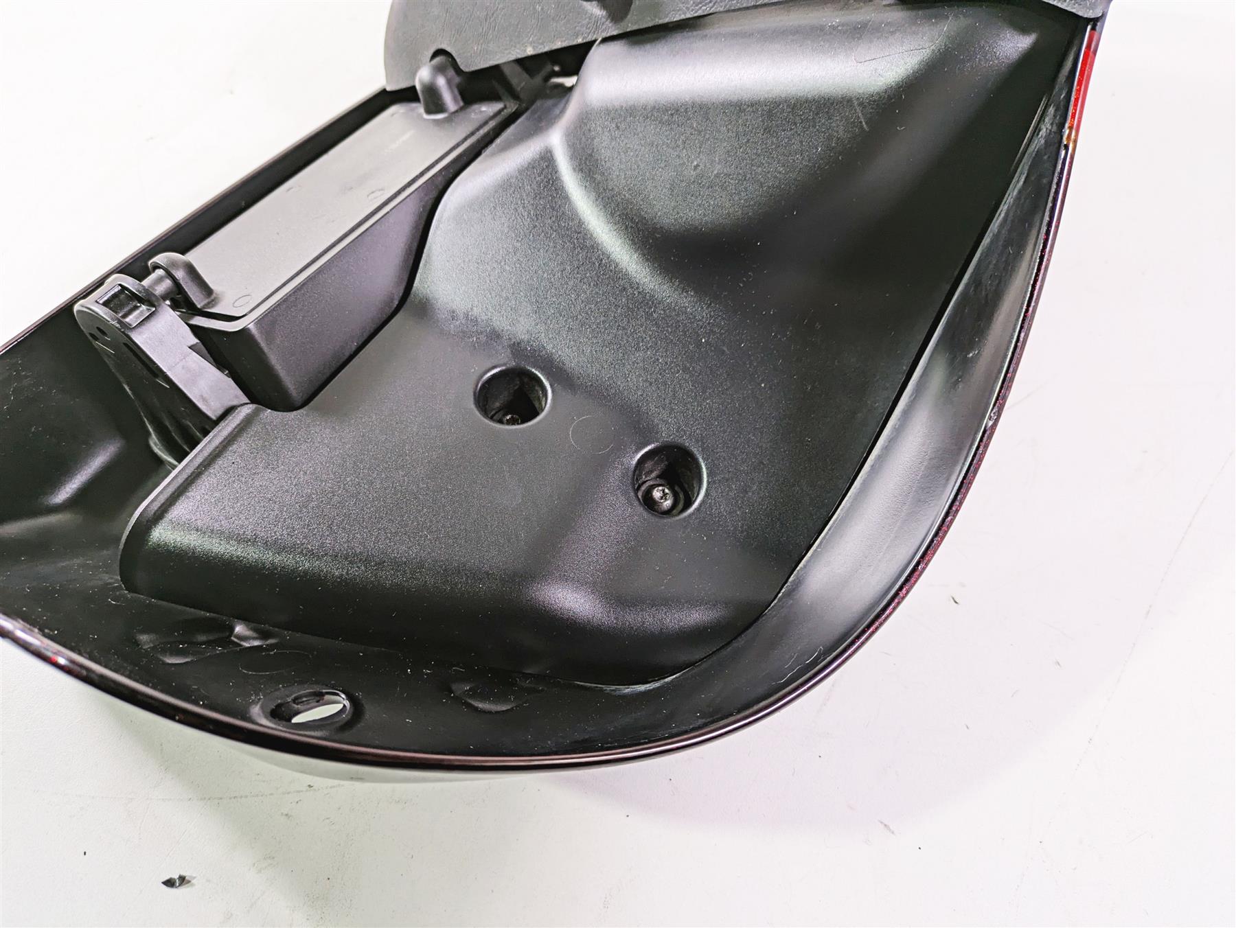 2017 Harley Touring FLHTKSE CVO E-Glide Right Lower Leg Fairing Cover 57100114 {{ shop.shopifyCountryName }} - Mototech271
