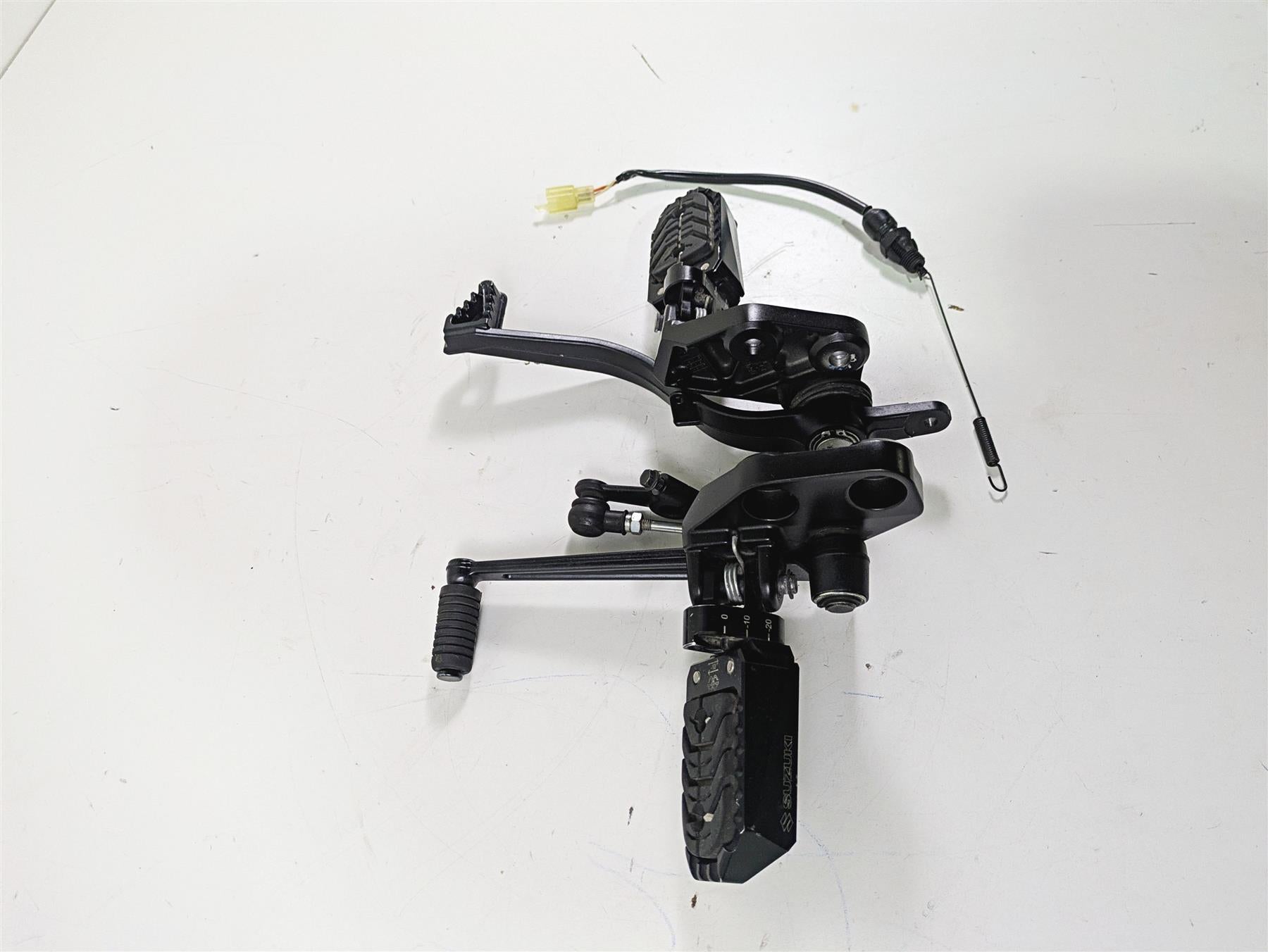 2020 Suzuki V-Strom 1050 XT Front Footpeg Brake Shift Lever Set 43521-06G01-YAP {{ shop.shopifyCountryName }} - Mototech271