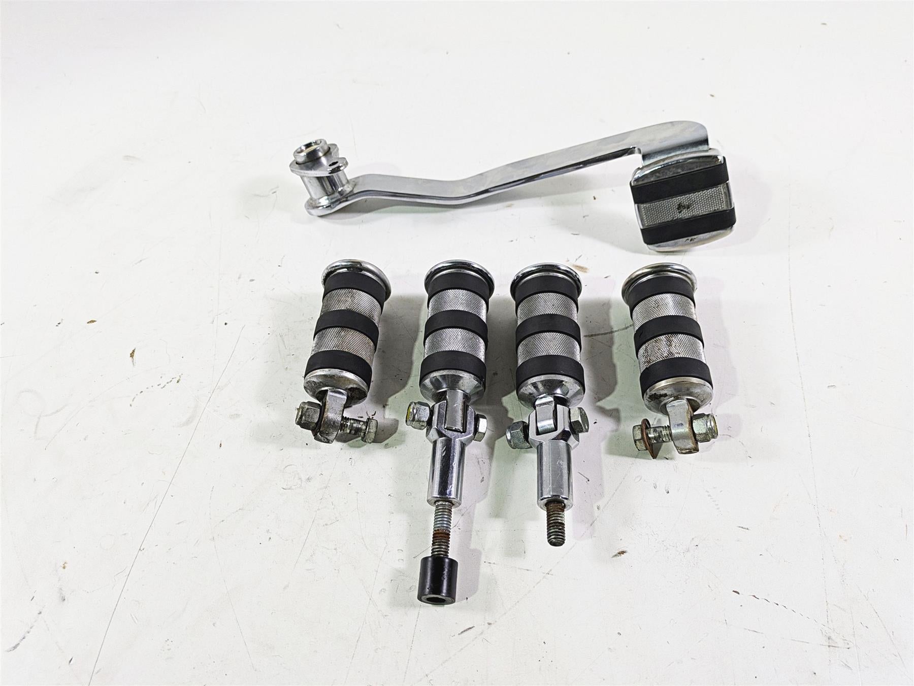 2003 Harley Softail FXSTDI Deuce 100th Brake Pedal & Footpeg Foot Peg Rest Set {{ shop.shopifyCountryName }} - Mototech271