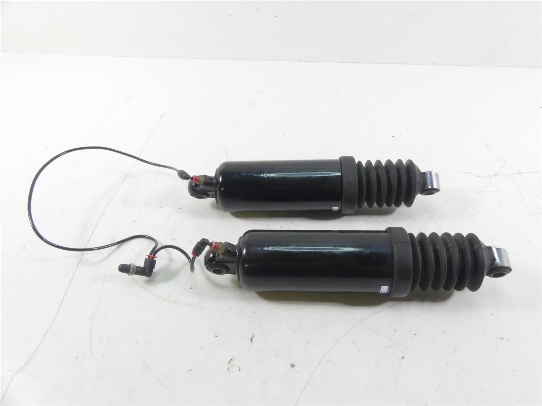 2014 Harley Touring FLHX Street Glide Rear 12" Air Ride Shock Set 54662-09 {{ shop.shopifyCountryName }} - Mototech271