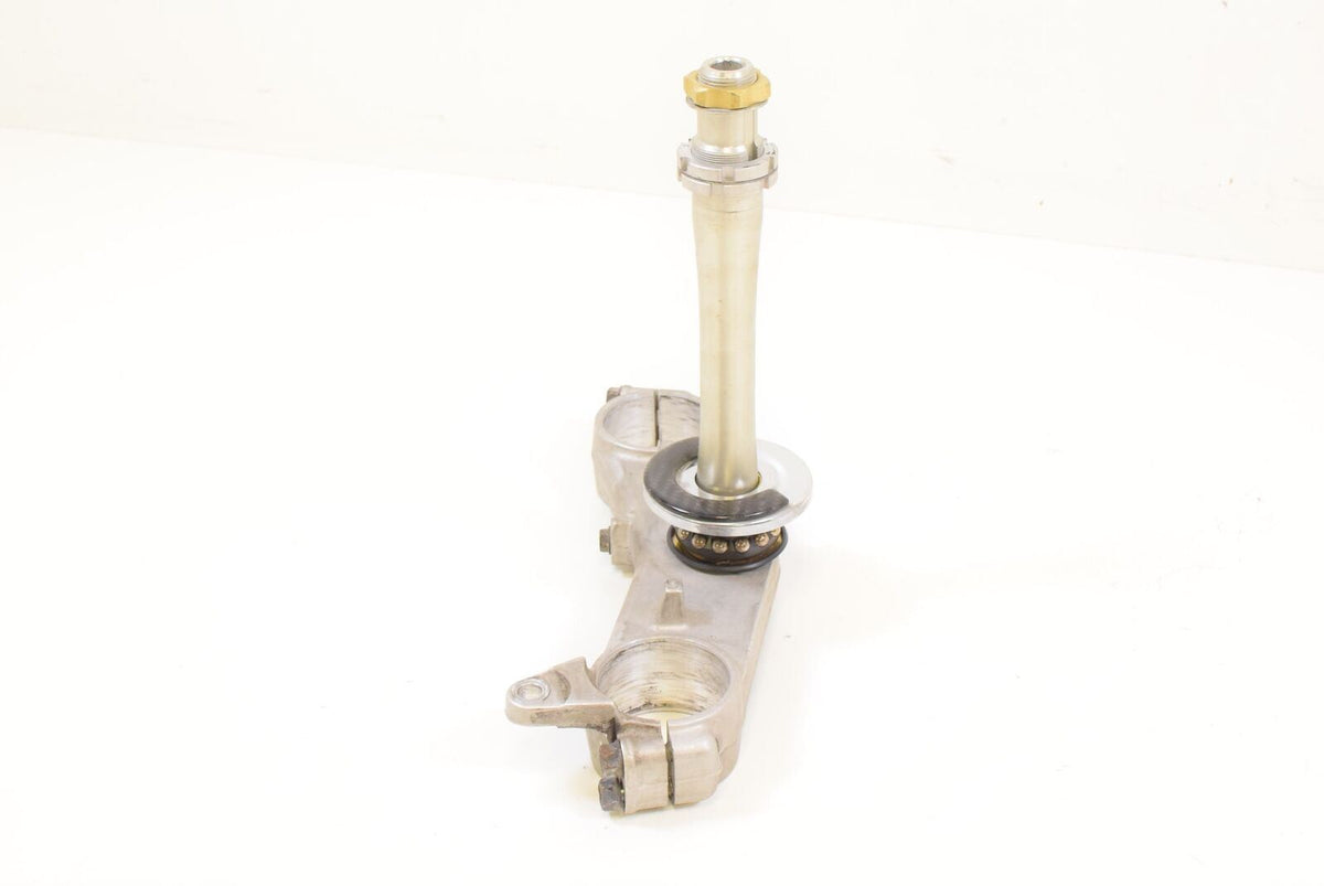 2006 Suzuki GSX1300 R Hayabusa Lower Triple Tree Steering Clamp 51410-24F30 {{ shop.shopifyCountryName }} - Mototech271