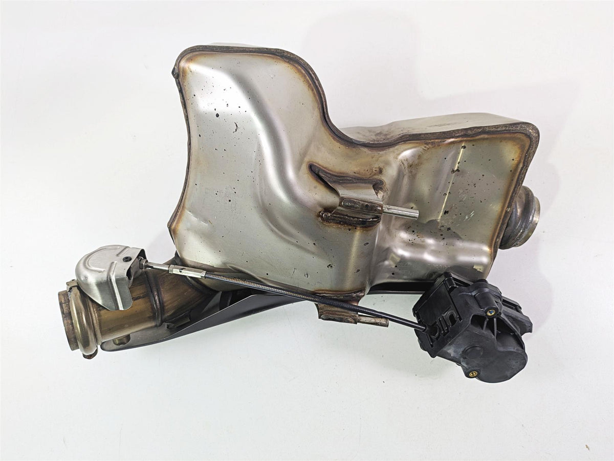 2018 KTM 1290 Super Duke R Exhaust Center Chamber Pipe & Servo 61605050000 {{ shop.shopifyCountryName }} - Mototech271