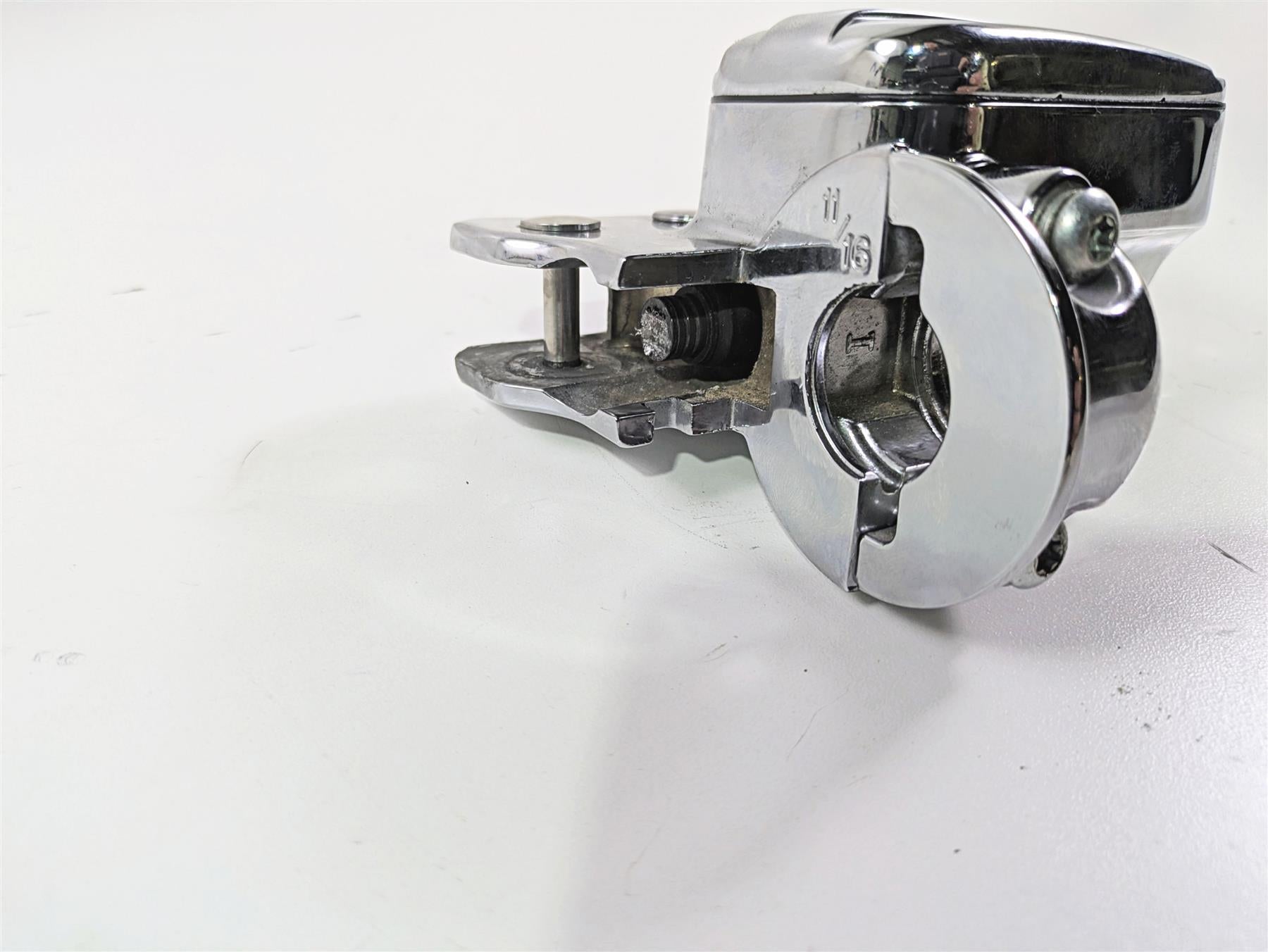 2010 Harley Touring FLHXSE CVO Street Glide Clutch Master Cylinder 36700081D {{ shop.shopifyCountryName }} - Mototech271
