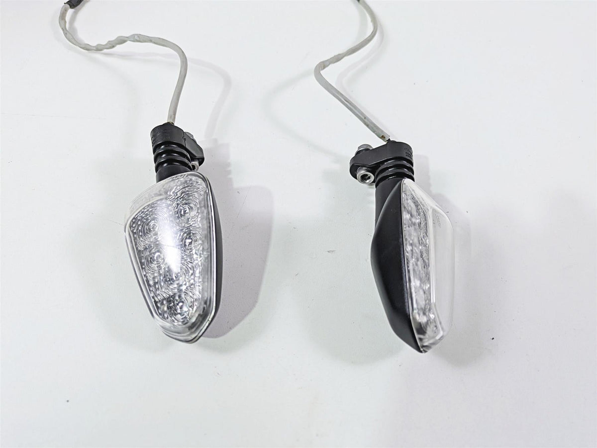 2024 Triumph Tiger 900 GT Rear Blinker Turn Signal Set T2707333 {{ shop.shopifyCountryName }} - Mototech271