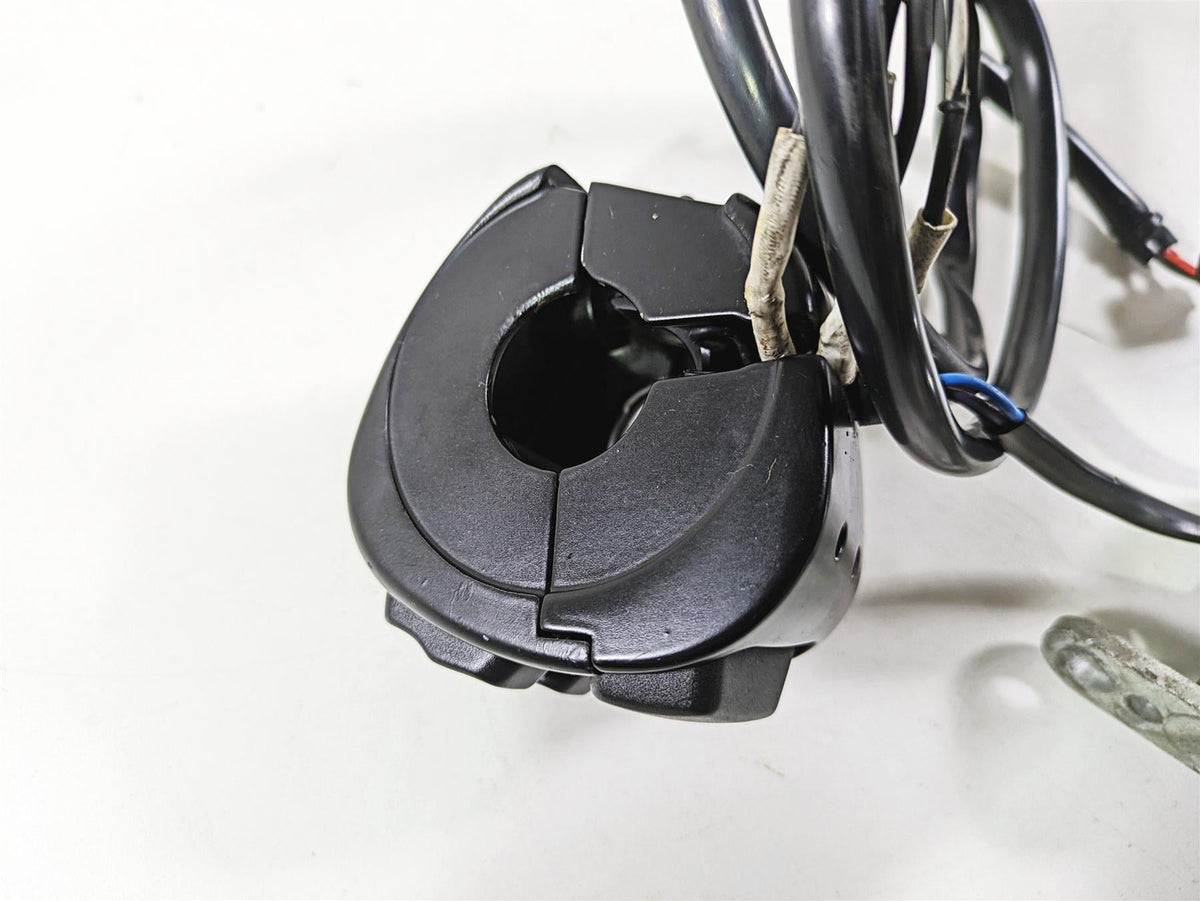 2017 Harley Dyna FXDB Street Bob Left Control Switch & Blinker -READ 71500372A {{ shop.shopifyCountryName }} - Mototech271