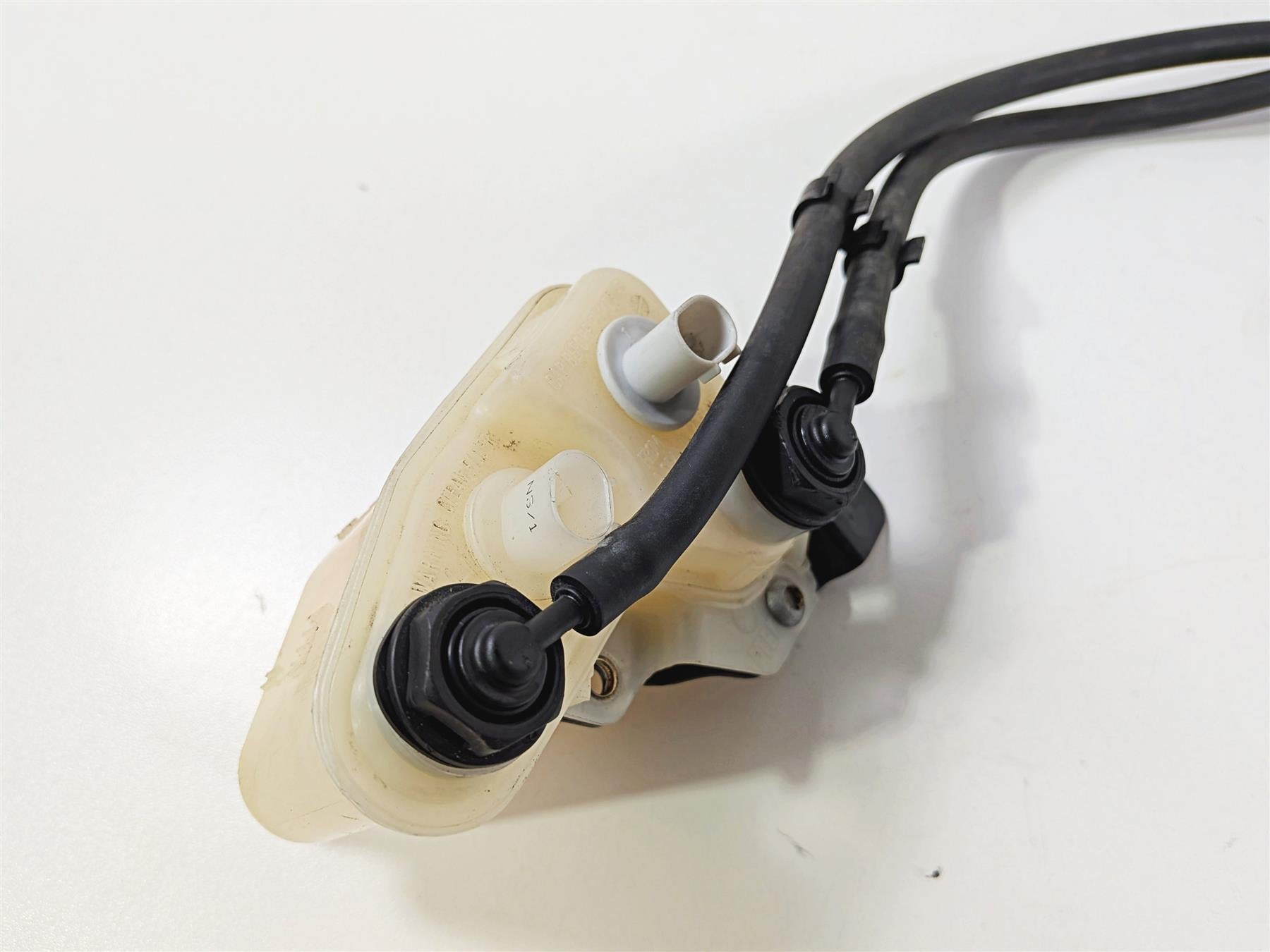 2002 BMW K1200LT 89V3 FTE Rear Brake Master Cylinder 34317650749 {{ shop.shopifyCountryName }} - Mototech271
