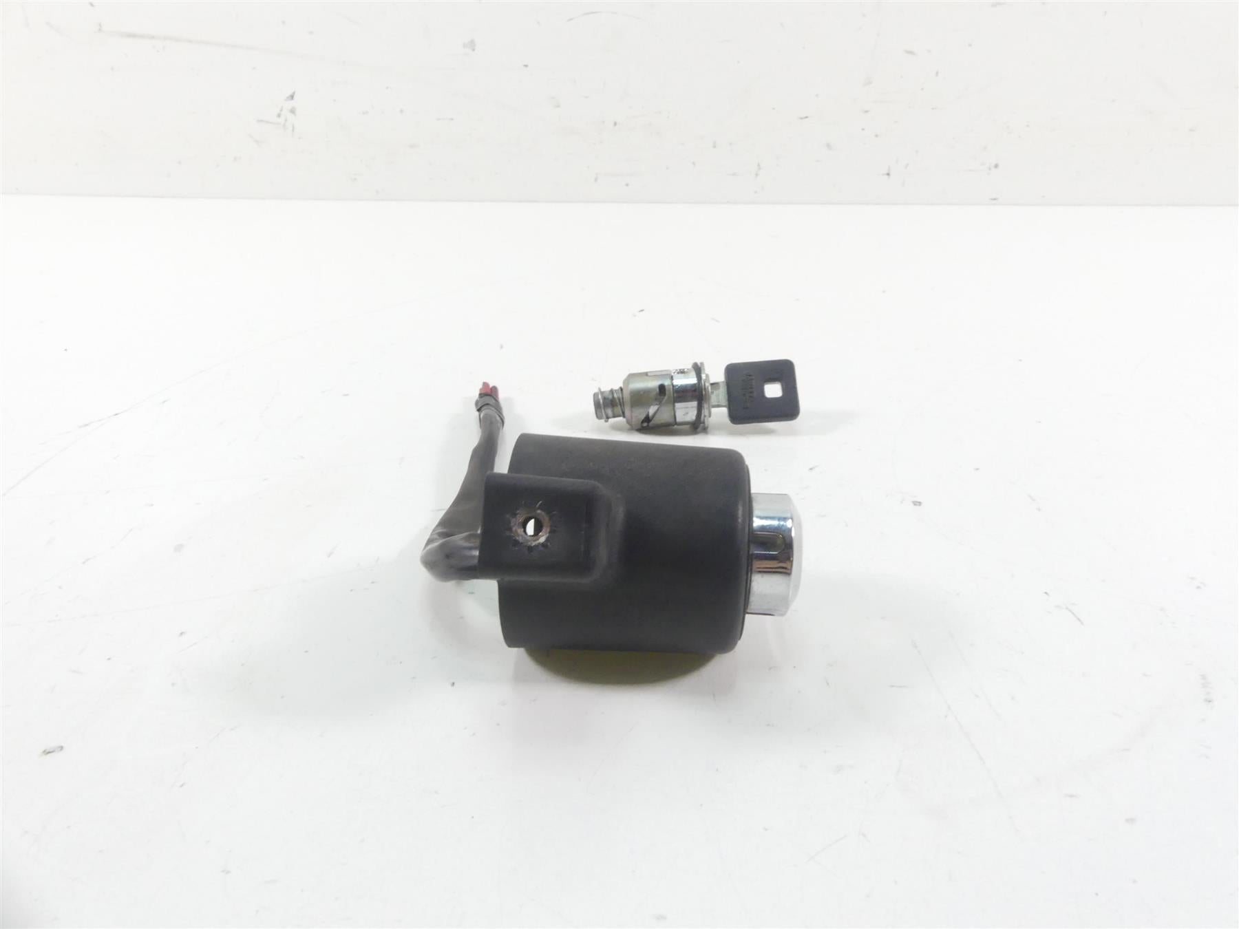 2007 Harley Sportster XL1200 Nightster Ignition Switch & Steering Lock 71441-94 {{ shop.shopifyCountryName }} - Mototech271