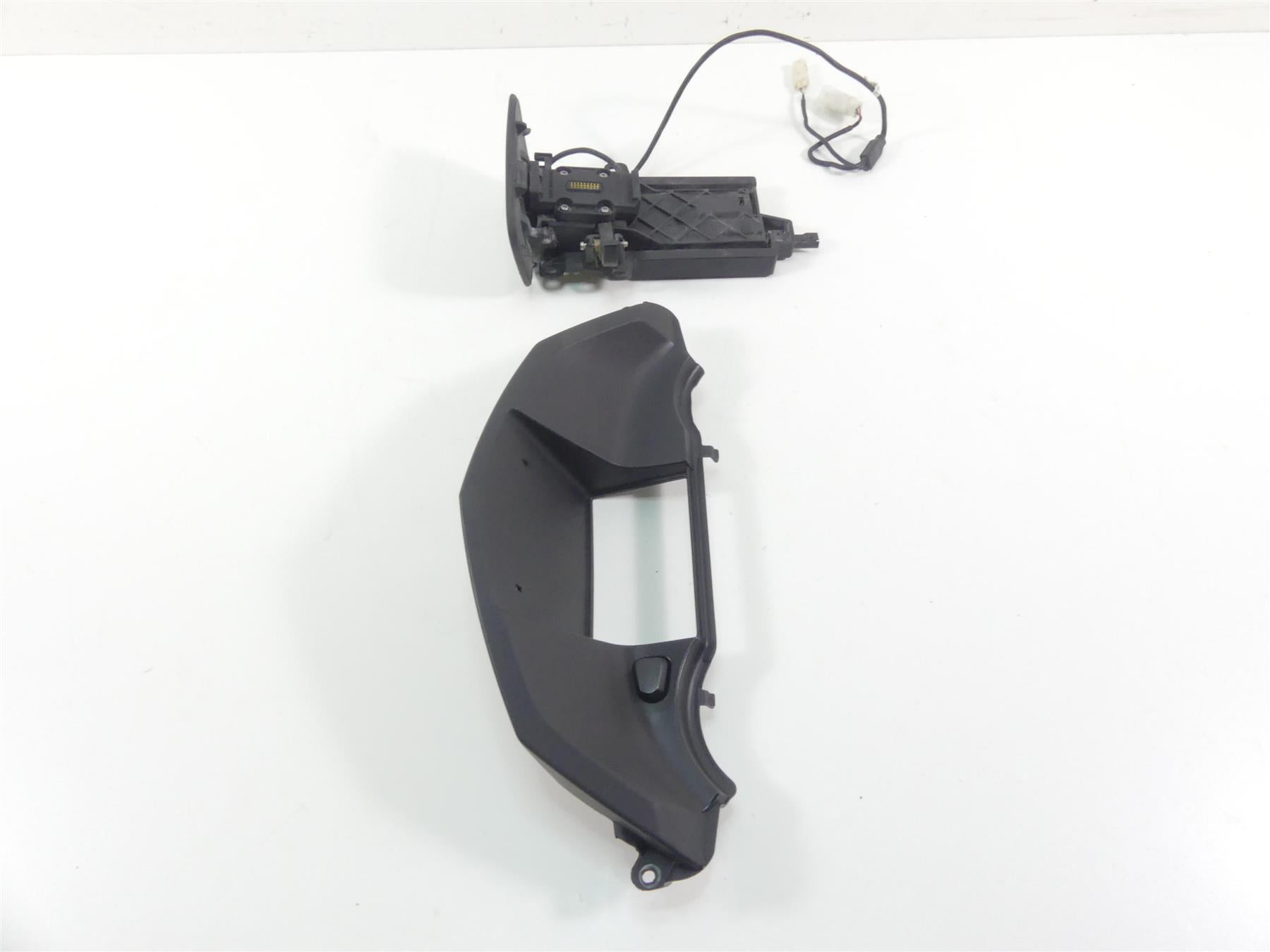 2014 BMW K1600 GTL K48 Gps Navigation Housing & Instrument Cover 46637724088 {{ shop.shopifyCountryName }} - Mototech271