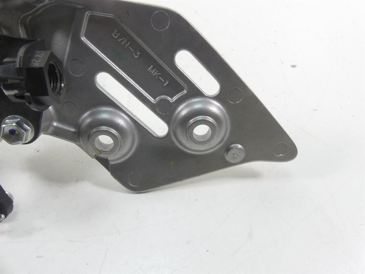 2022 Yamaha MT09 FZ09 Right Front Footpeg + Brake Pedal Set B7N-27443-00-00 {{ shop.shopifyCountryName }} - Mototech271