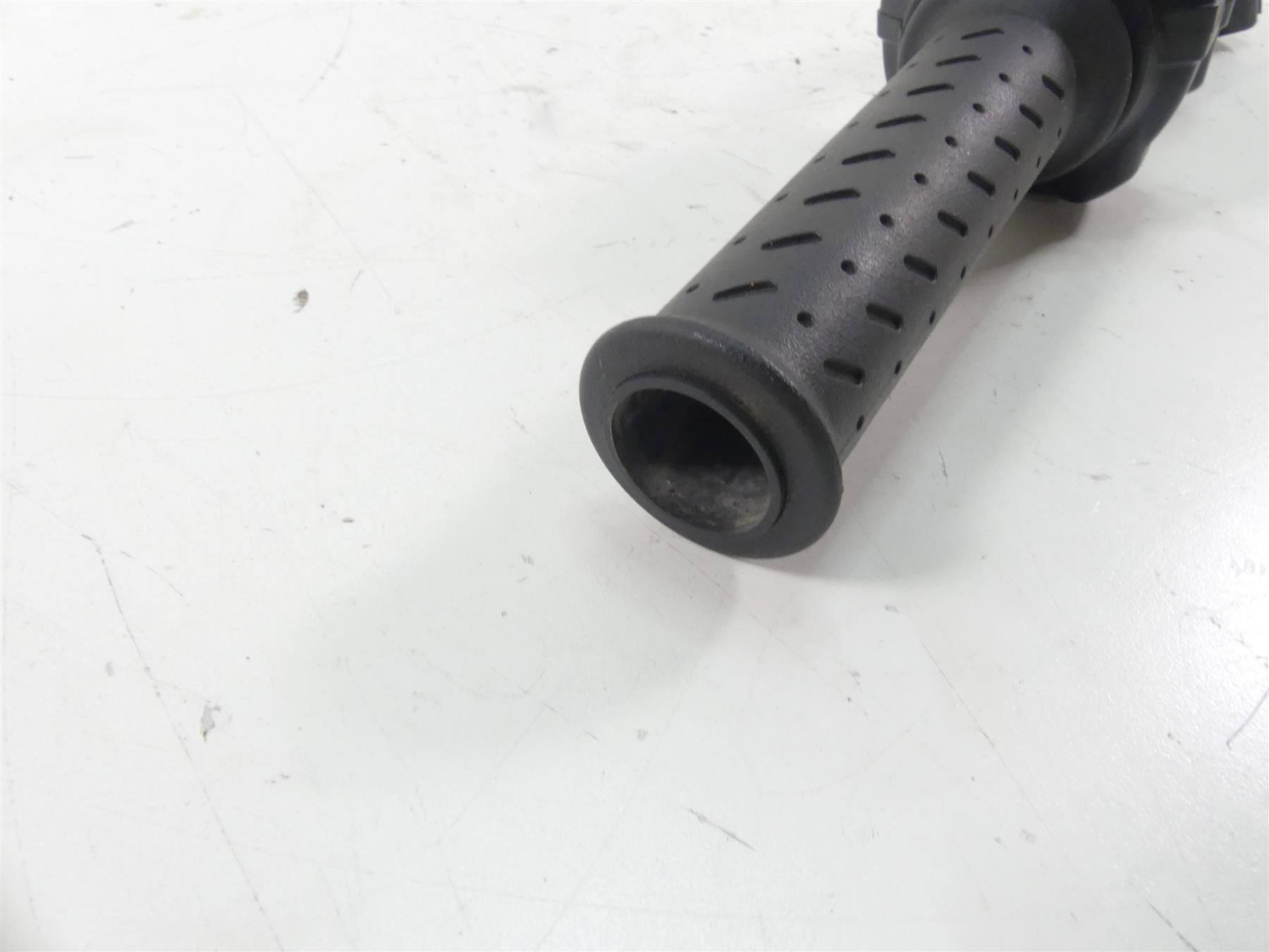 2017 Triumph Thruxton 1200 R Fly Ride By Wire Throttle Grip Handle Set T2044045 {{ shop.shopifyCountryName }} - Mototech271