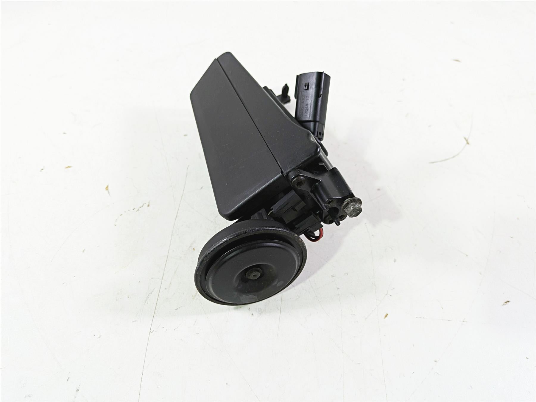 2018 Harley Softail FXFBS Fat Bob Horn + Wiring Box 69201654 {{ shop.shopifyCountryName }} - Mototech271