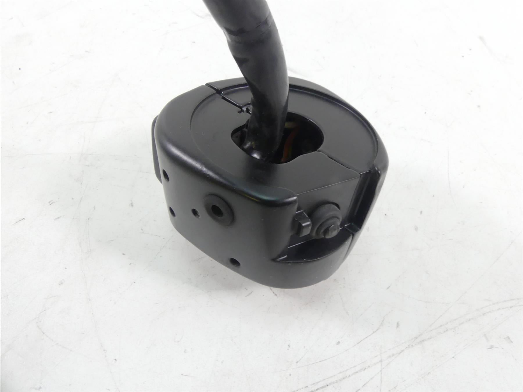 2013 Harley VRSCF Muscle V-Rod Left Blinker Lights Control Switch -Read 71682-06 {{ shop.shopifyCountryName }} - Mototech271