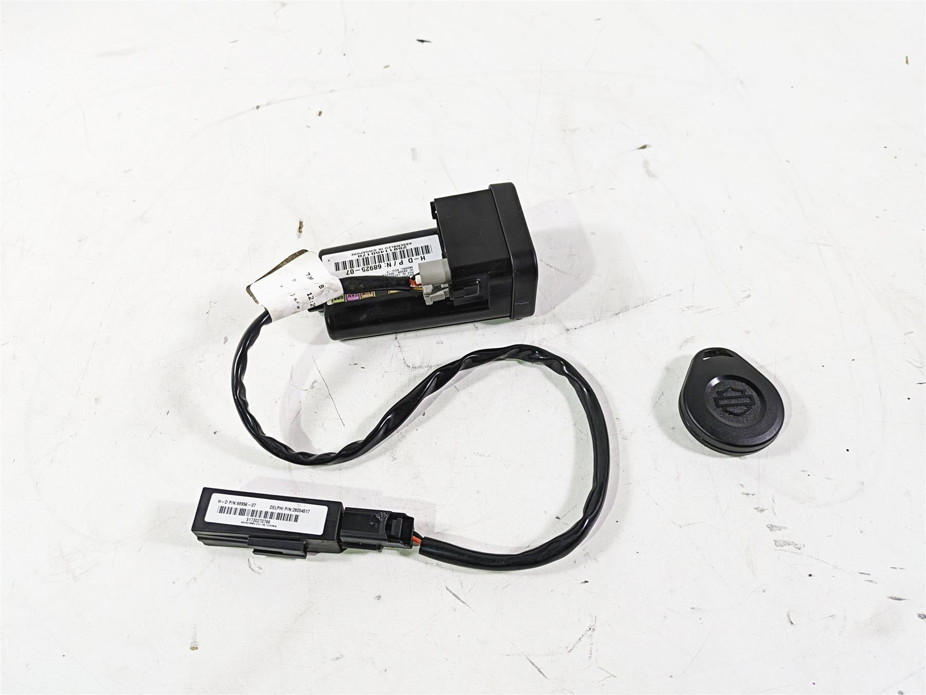 2013 Harley VRSCDX Night Rod Sp Tssm Security Control Module & Fob 68925-07 {{ shop.shopifyCountryName }} - Mototech271