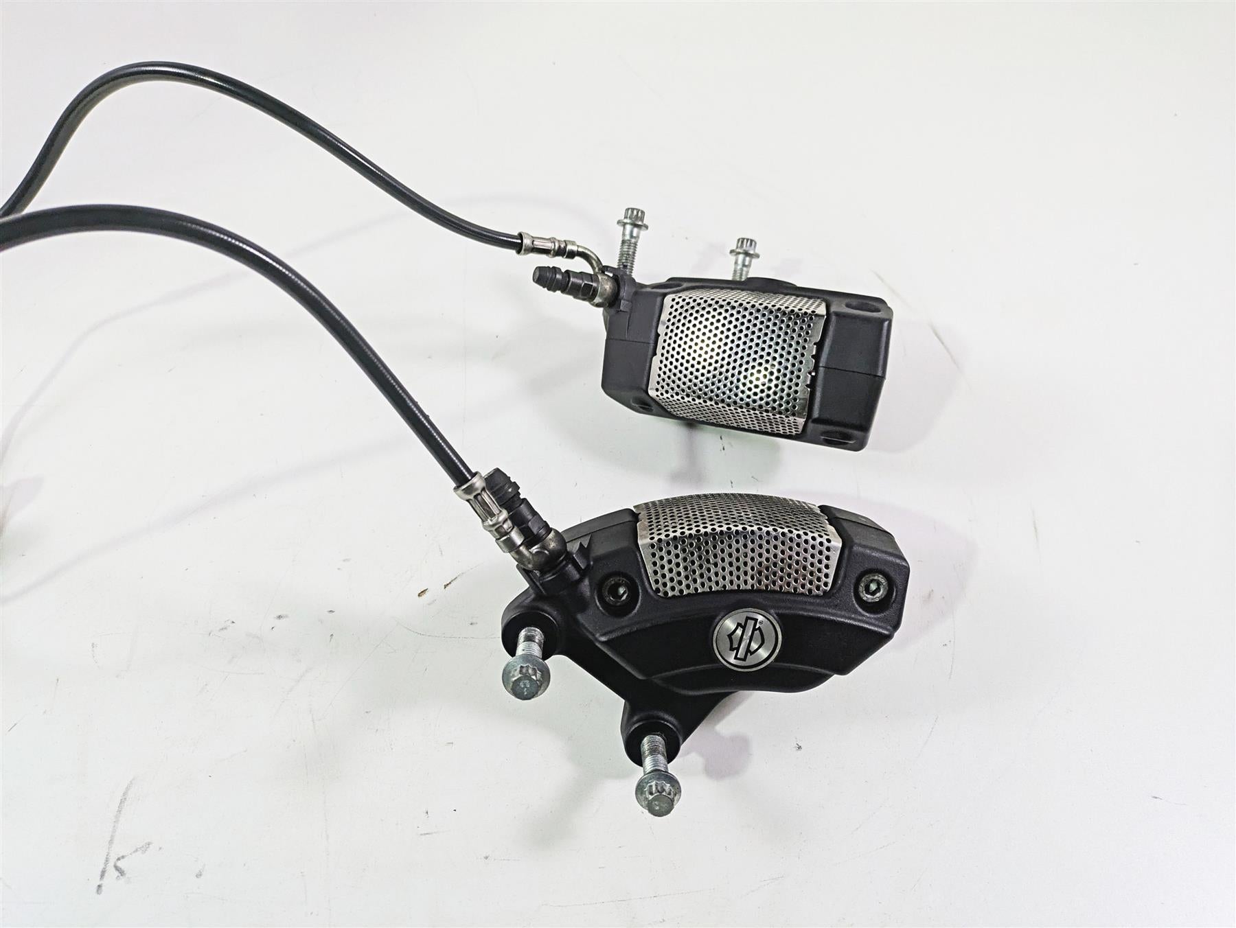 2009 Harley Touring FLHX Street Glide Front Brake Caliper Set 43027-08 44023-08 {{ shop.shopifyCountryName }} - Mototech271