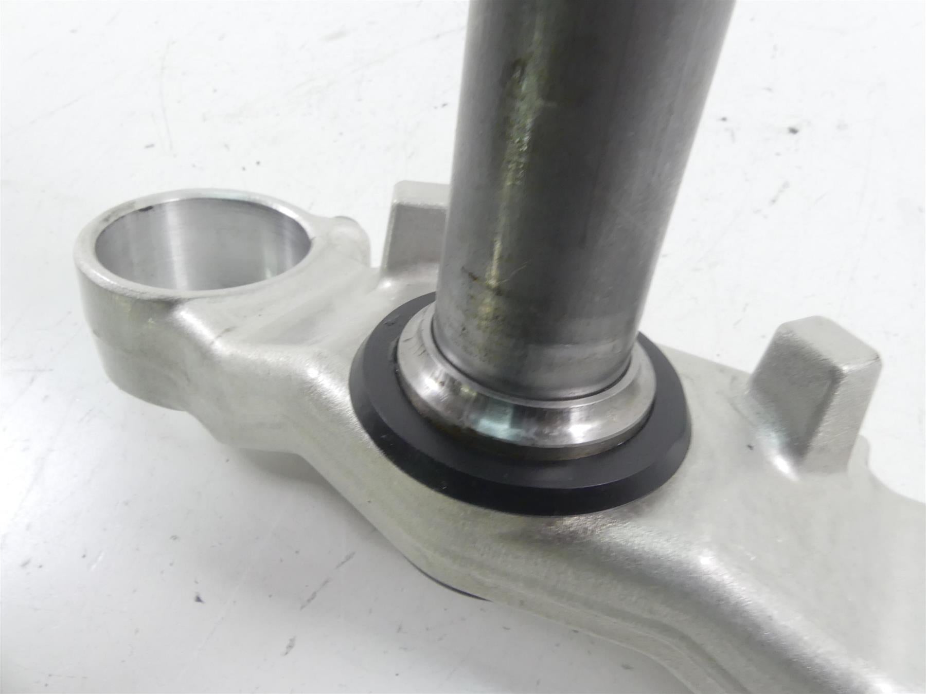 2008 Yamaha FZ1 Fazer Lower Triple Tree Steering Clamp 54mm 2D1-23340-10-00 {{ shop.shopifyCountryName }} - Mototech271
