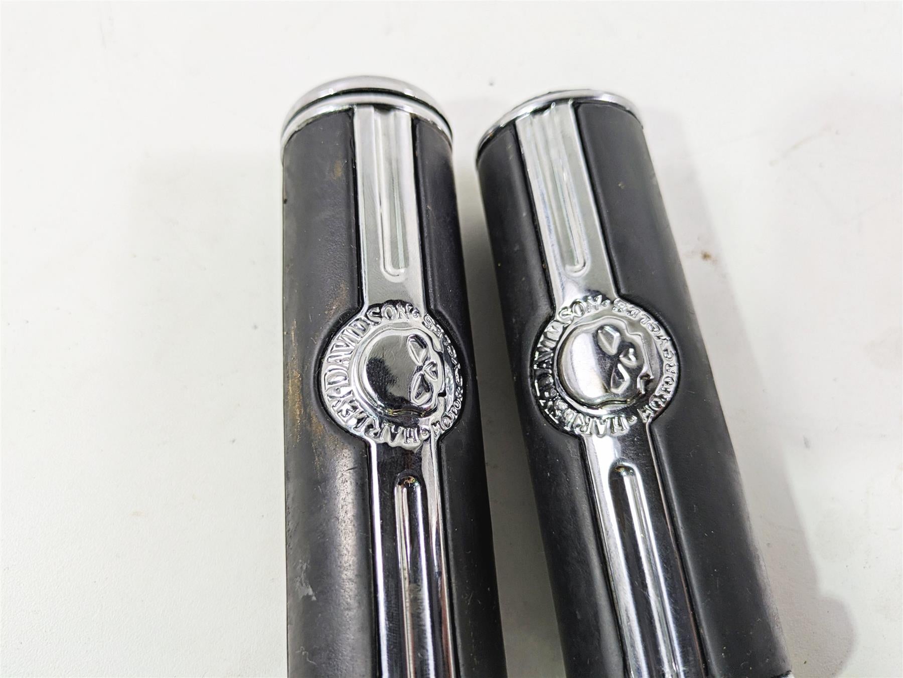 2016 Harley Touring FLHR Road King Willie G Skull Hand Grips - Read 56741-04 {{ shop.shopifyCountryName }} - Mototech271